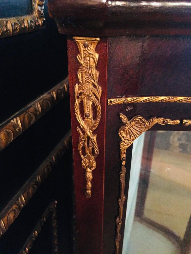 Antique French Rosewood Vitrine with Brass, circa 1900 mahogany veneer For Sale 9