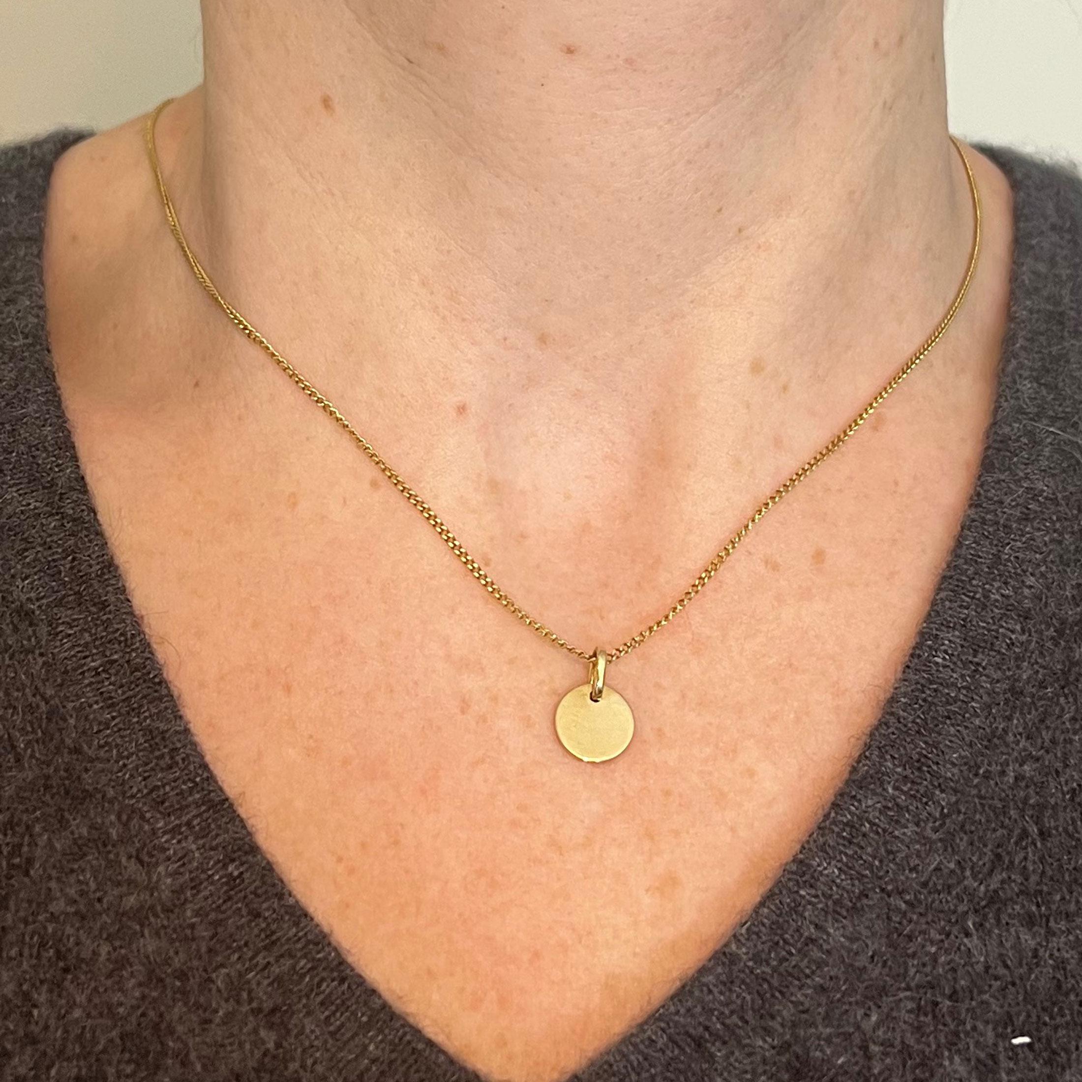 Pendentif Médaille en or jaune 18K, de forme ronde et de forme française Unisexe en vente