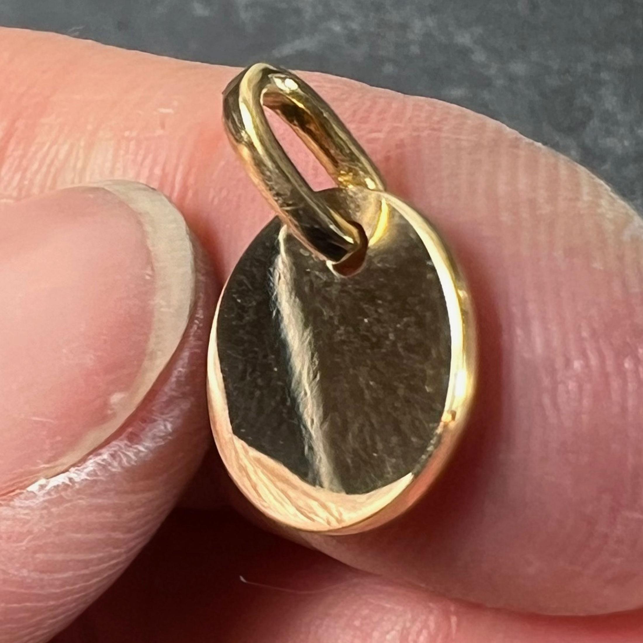 Pendentif Médaille en or jaune 18K, de forme ronde et de forme française en vente 3