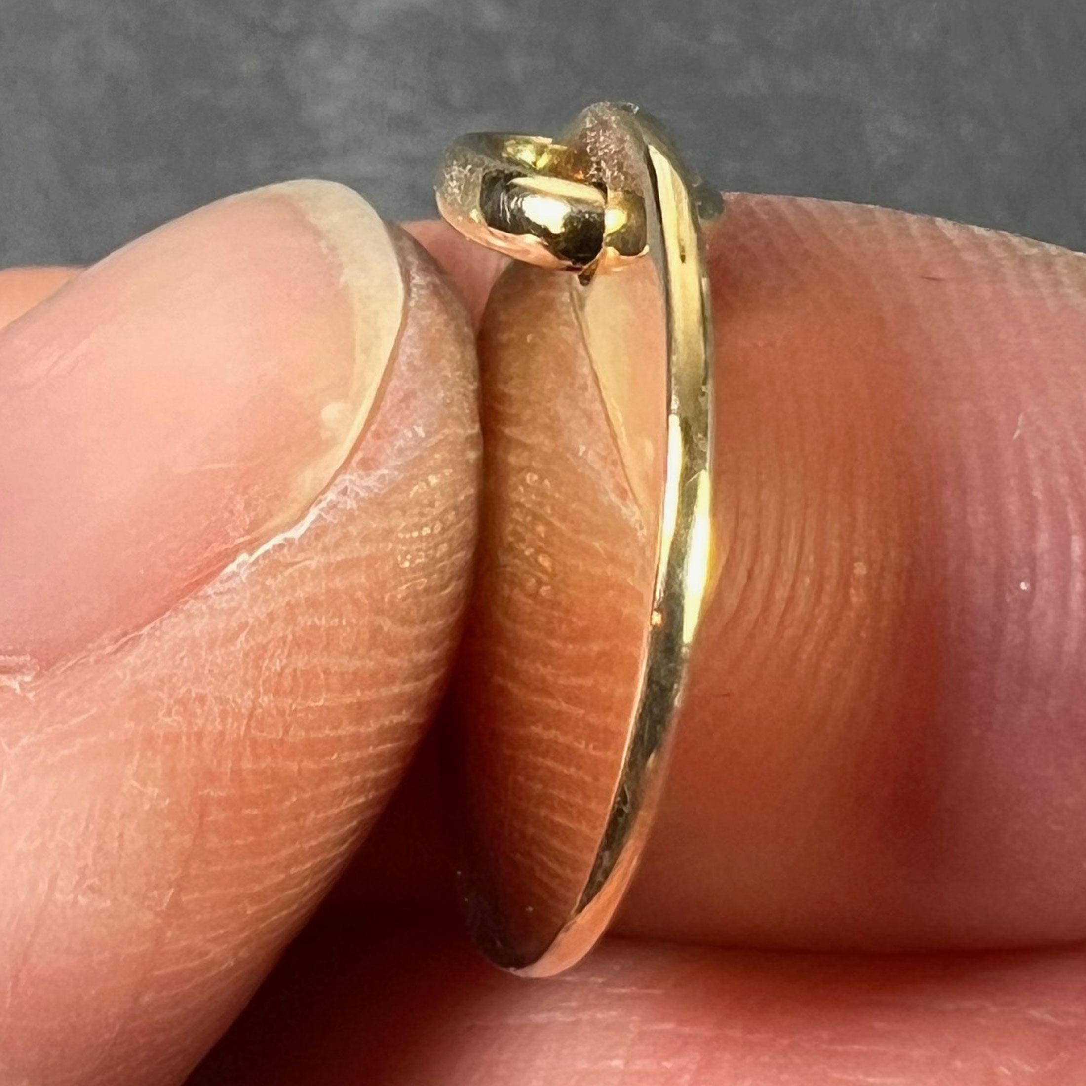 French Round Blank 18K Yellow Gold Medal Pendant For Sale 3
