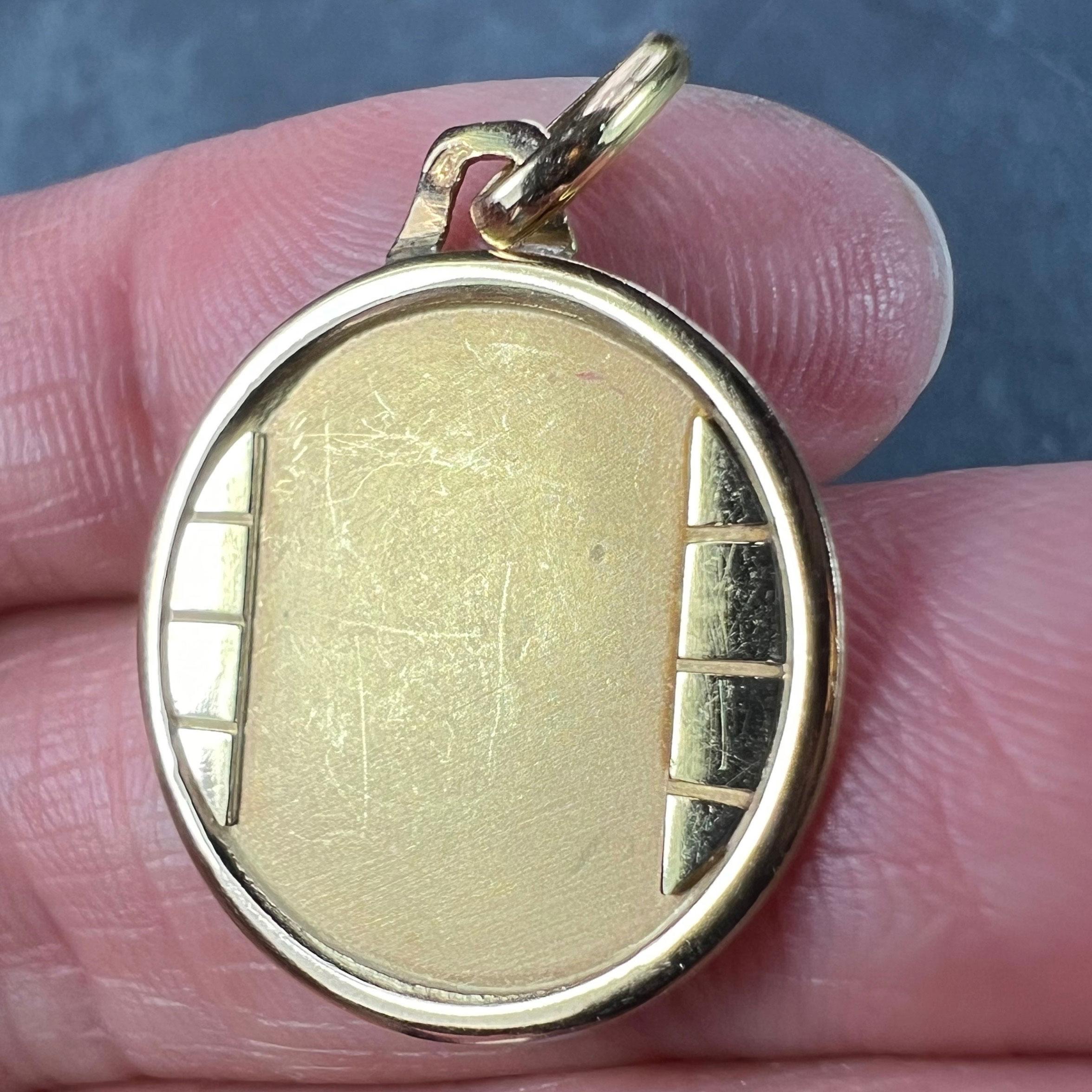 French Round Bricks 18K Yellow Gold Medal Pendant For Sale 2