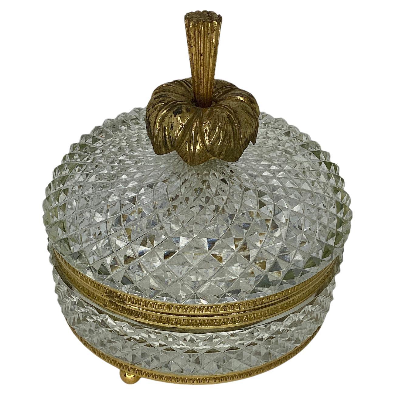 Caja Redonda Francesa de Cristal Tallado Montada en Bronce en venta