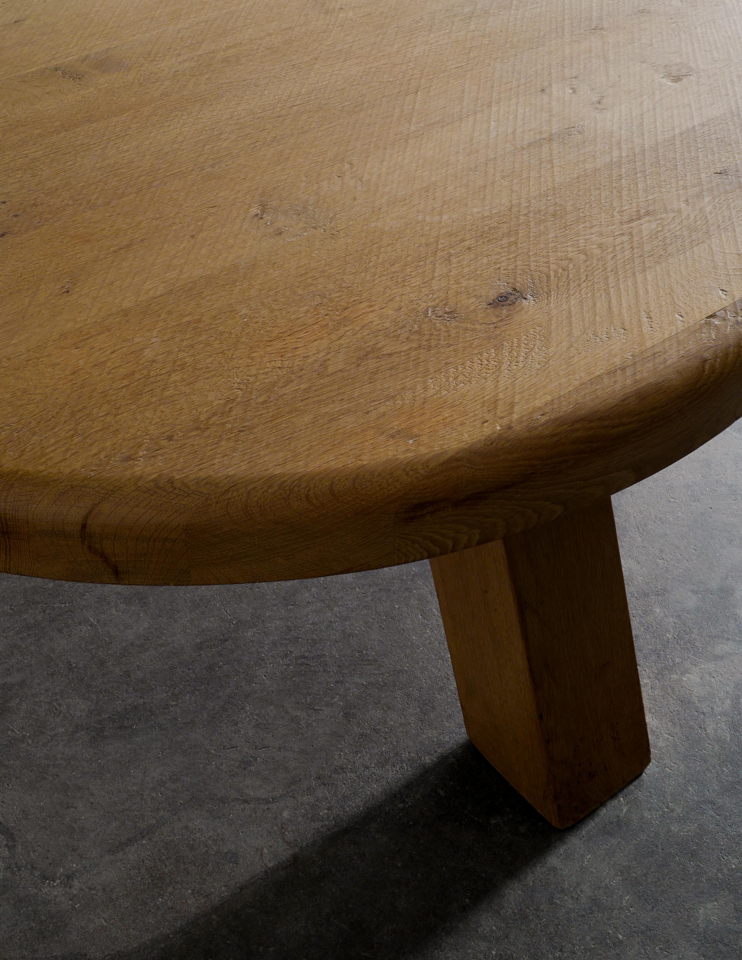 Late 20th Century French Round Brutalist Coffee Sofa Table in Solid Oak Produced in France 1970s