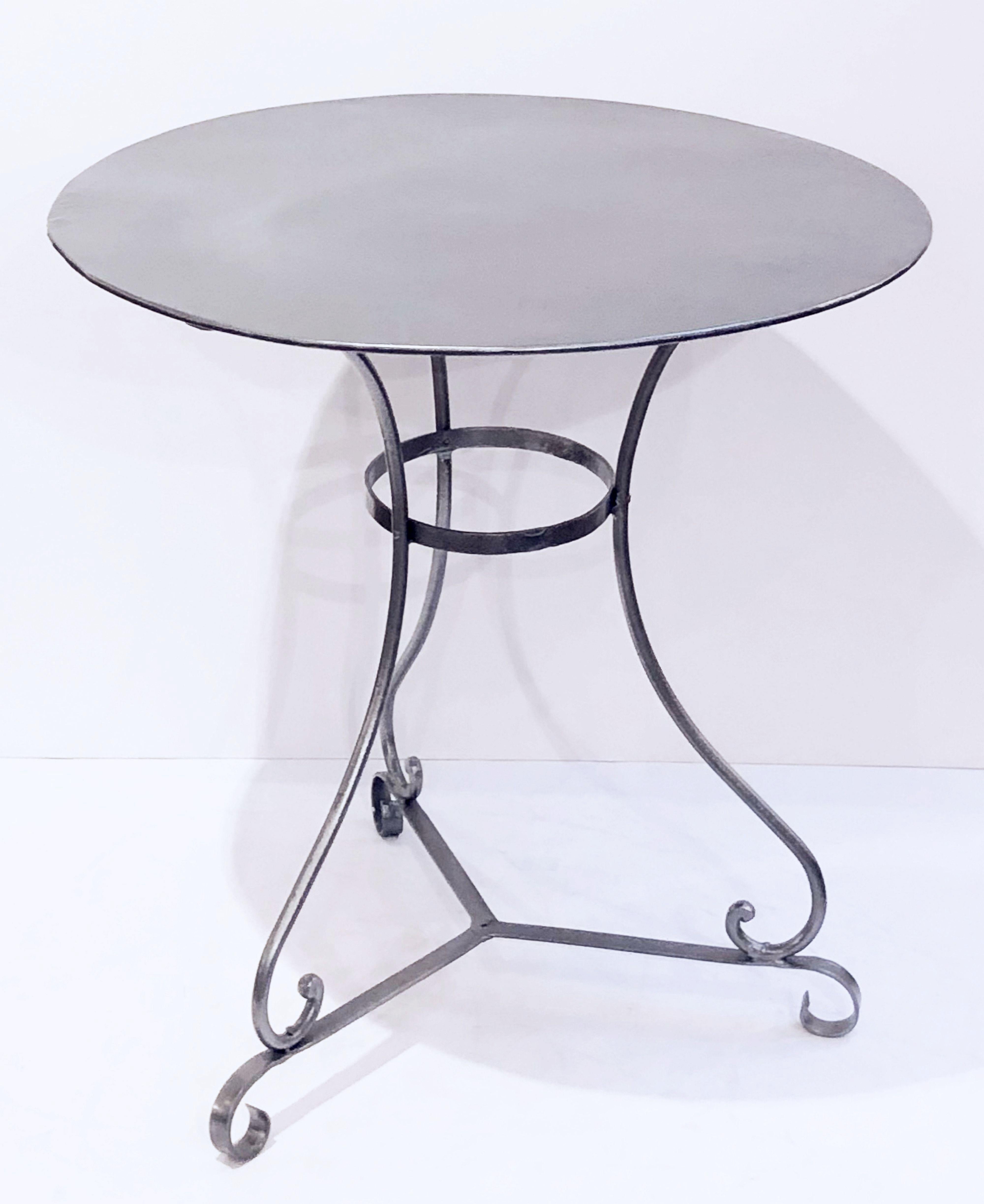 A fine vintage French café or bistro pub table featuring a round or circular metal top, attached to a tripod base with serpentine legs.

Great for an indoor or outdoor patio or garden.

Measures: Height 27 1/2 inches x diameter 27 inches.

 