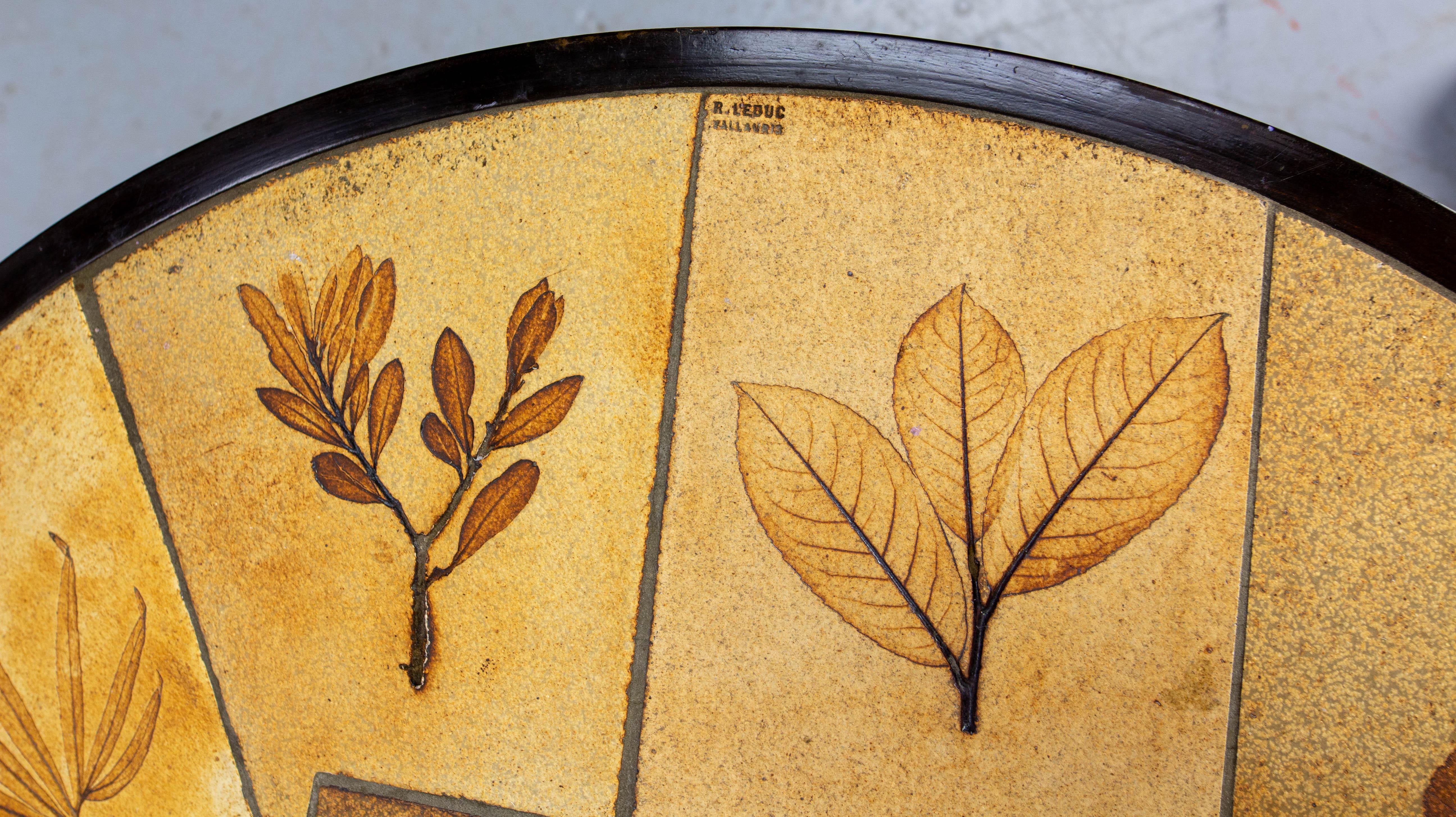 Table basse ronde en céramique de Vallauris signée Raymonde Leduc en vente 4