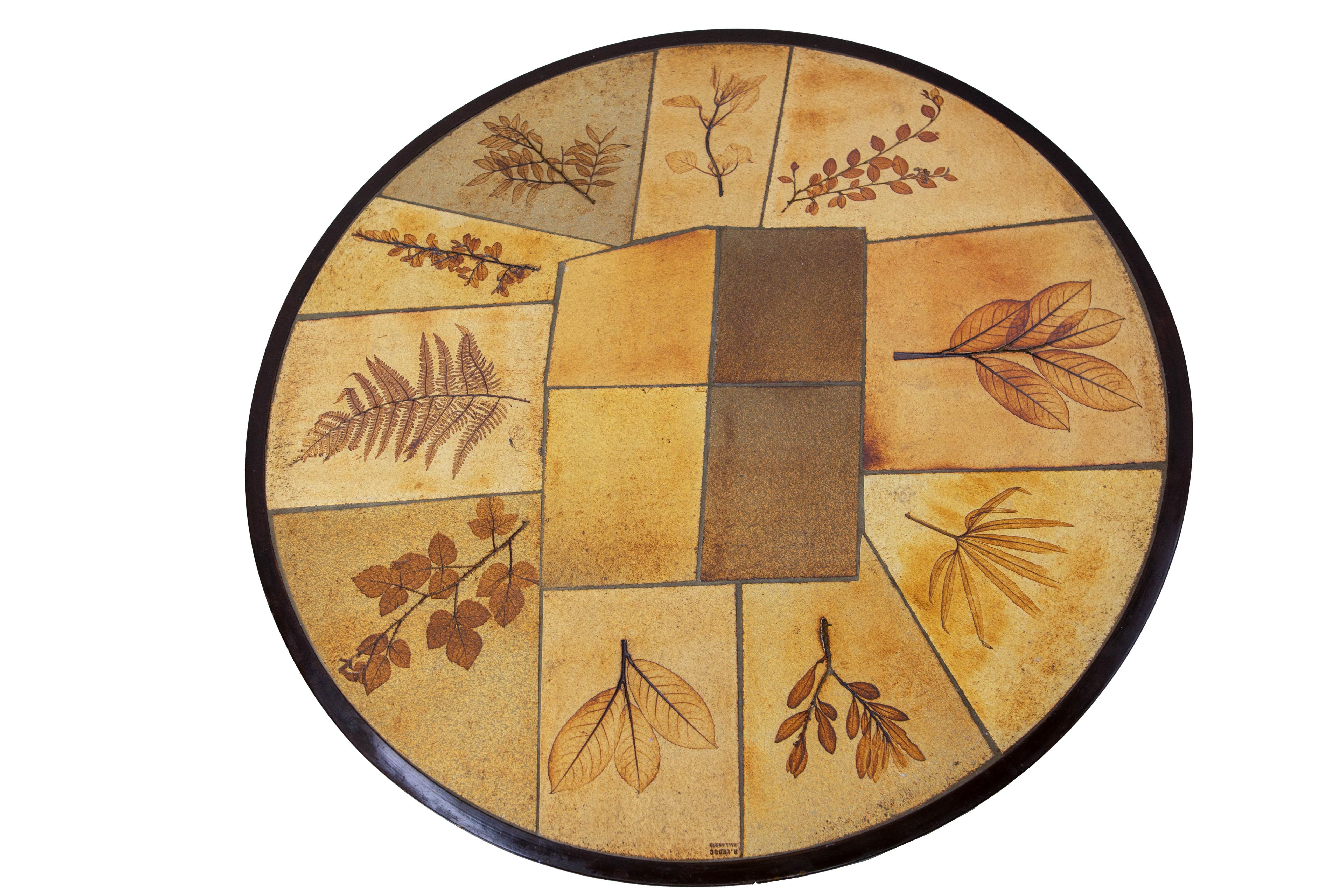 Milieu du XXe siècle Table basse ronde en céramique de Vallauris signée Raymonde Leduc en vente