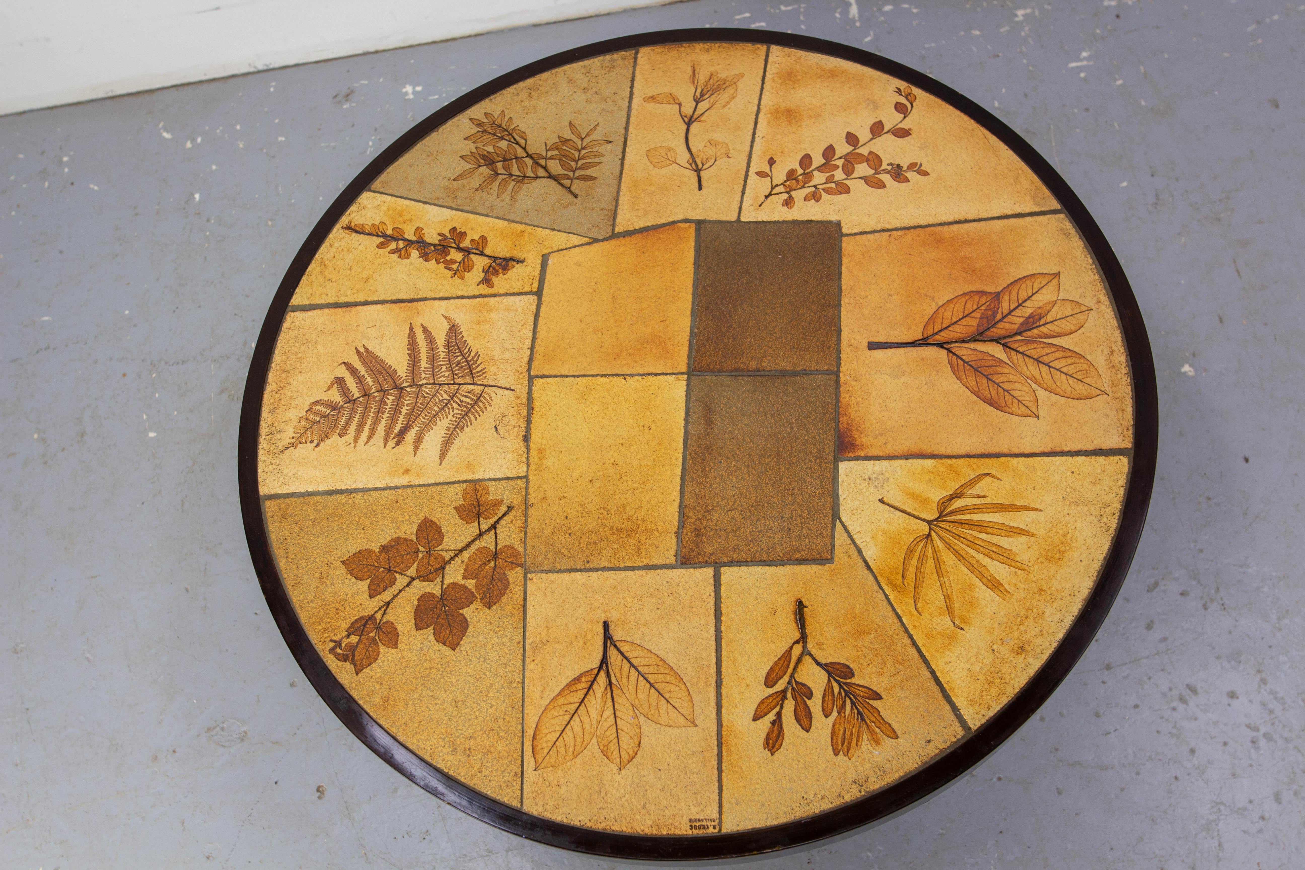 Faïence Table basse ronde en céramique de Vallauris signée Raymonde Leduc en vente