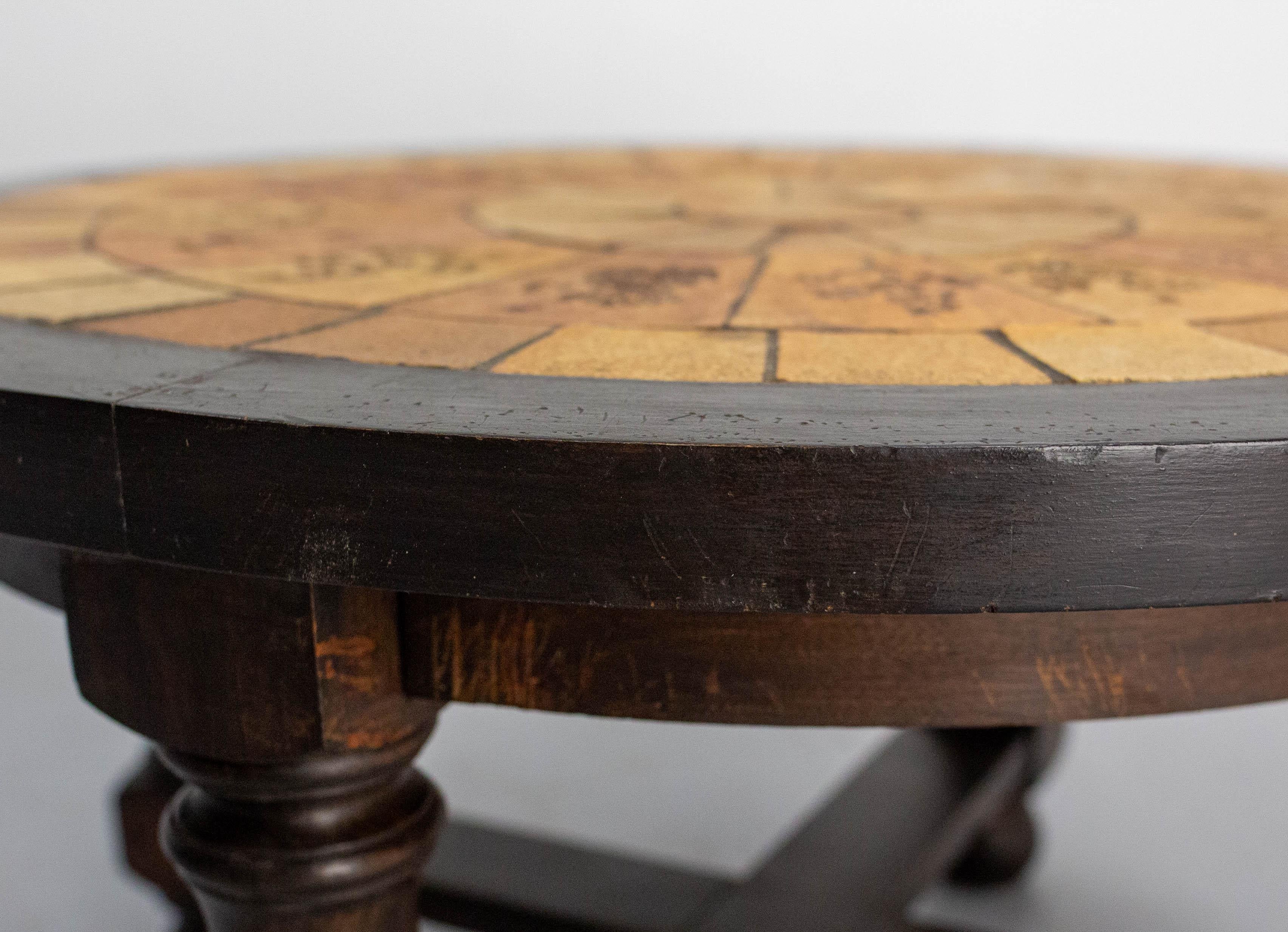 Milieu du XXe siècle Table basse ronde française avec céramique de style Capron en vente