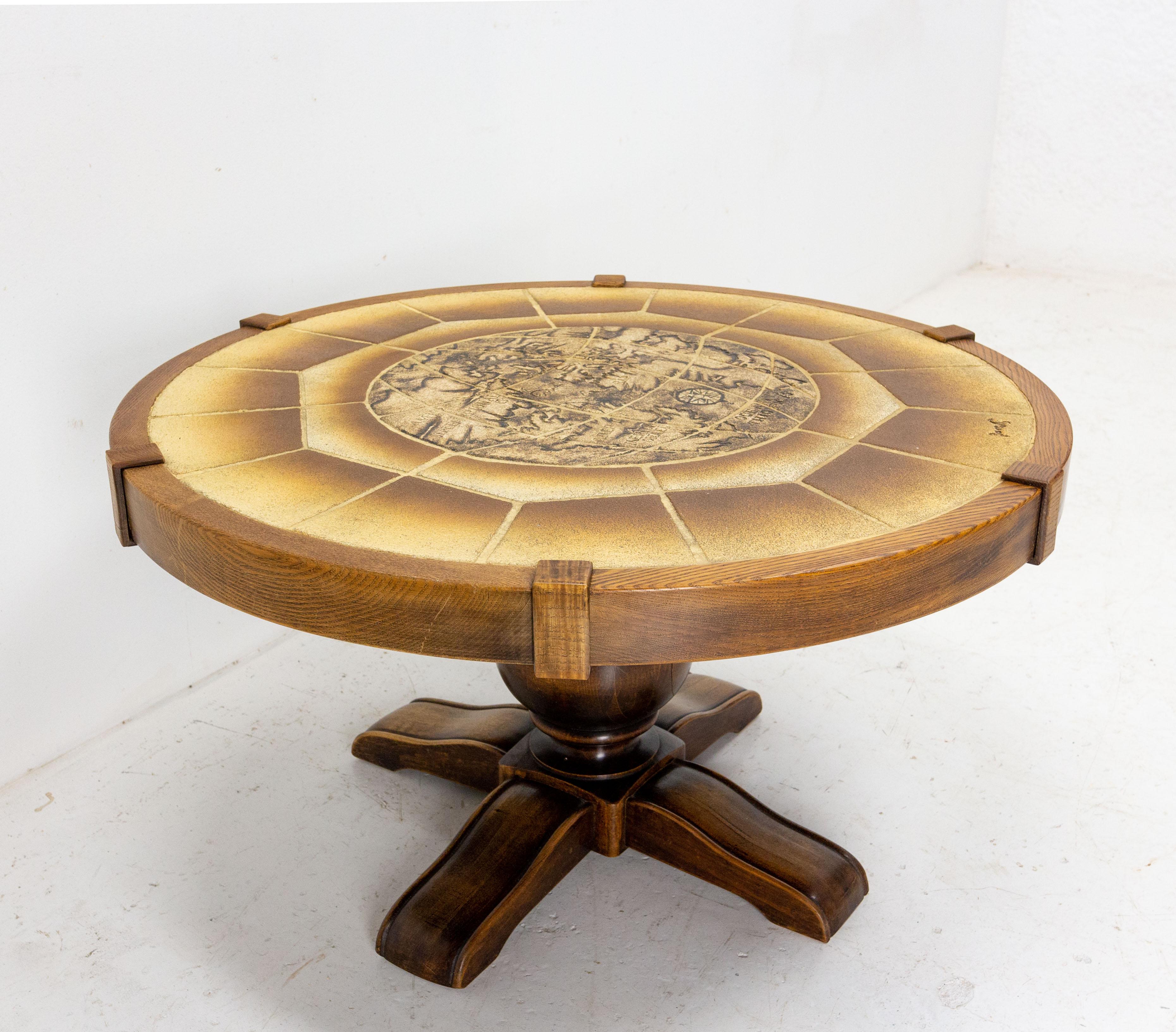 French Round Coffee Table with Vallauris Ceramic World Representation, c. 1970 In Good Condition For Sale In Labrit, Landes