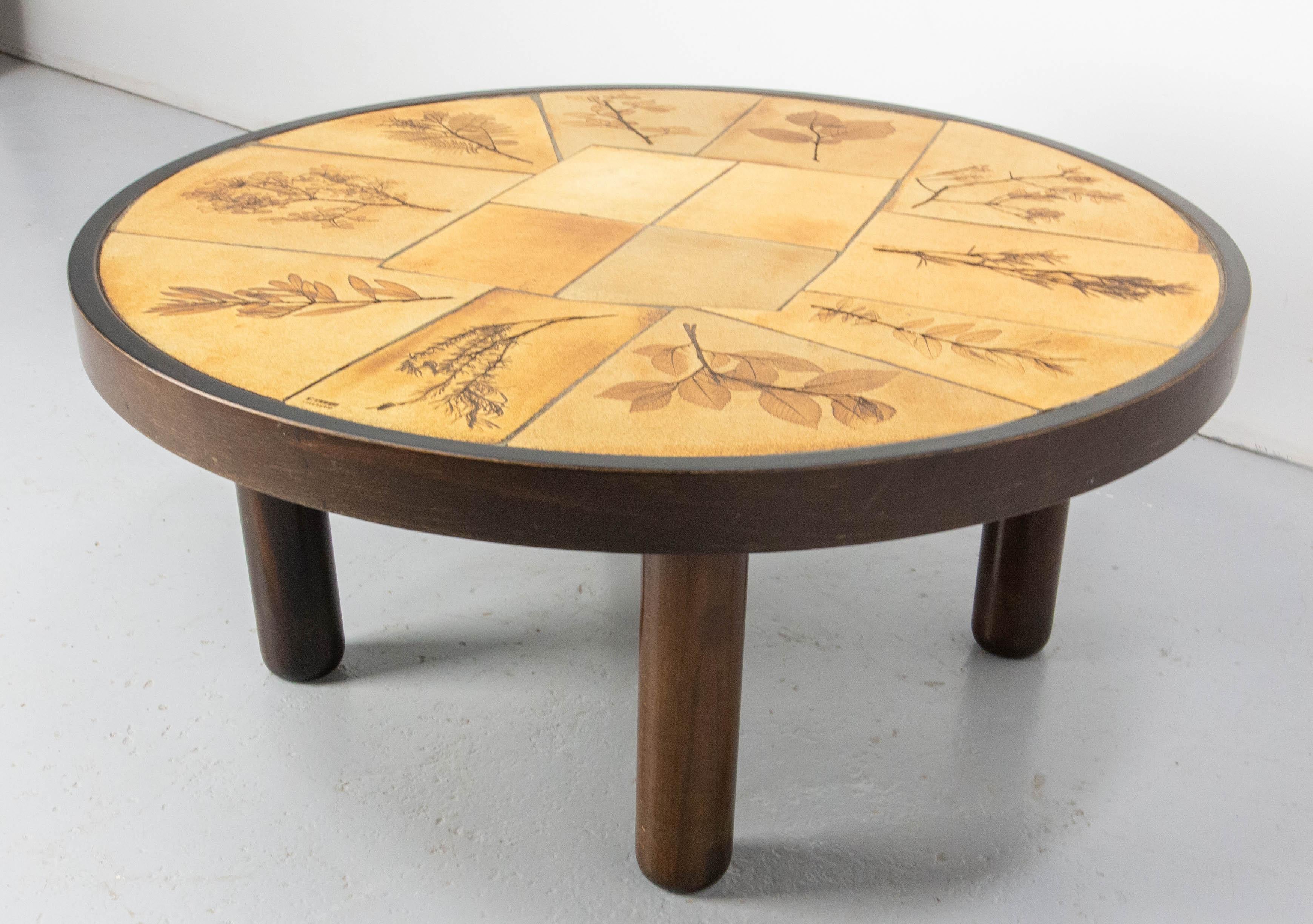 Mid-Century moderno Tavolino da caffè rotondo francese con ceramiche di Vallauris firmato Leduc, stile Capron in vendita