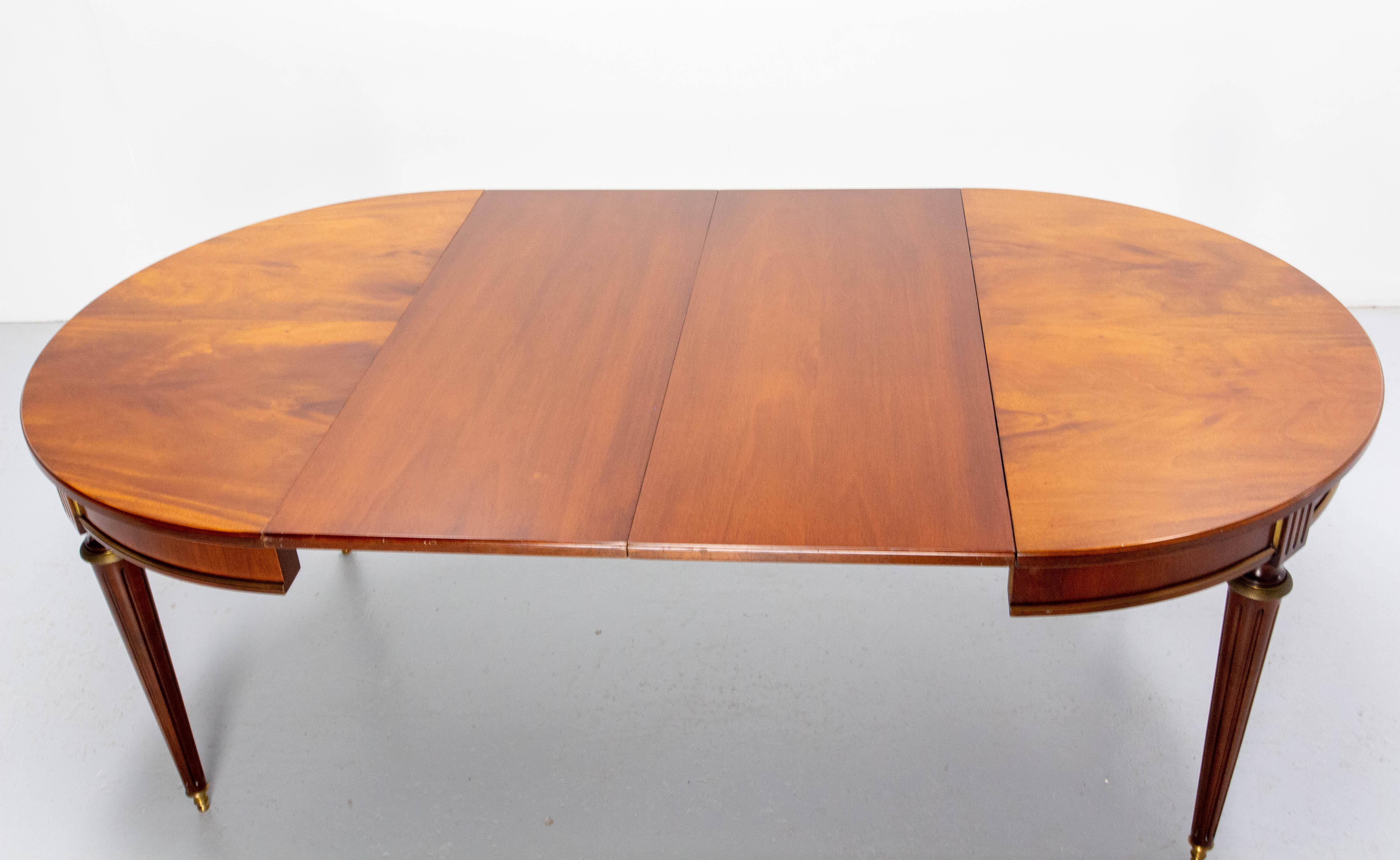 French Round Dining Extending Table Louis 16 Style, Iroko & Brass 1960 For Sale 5