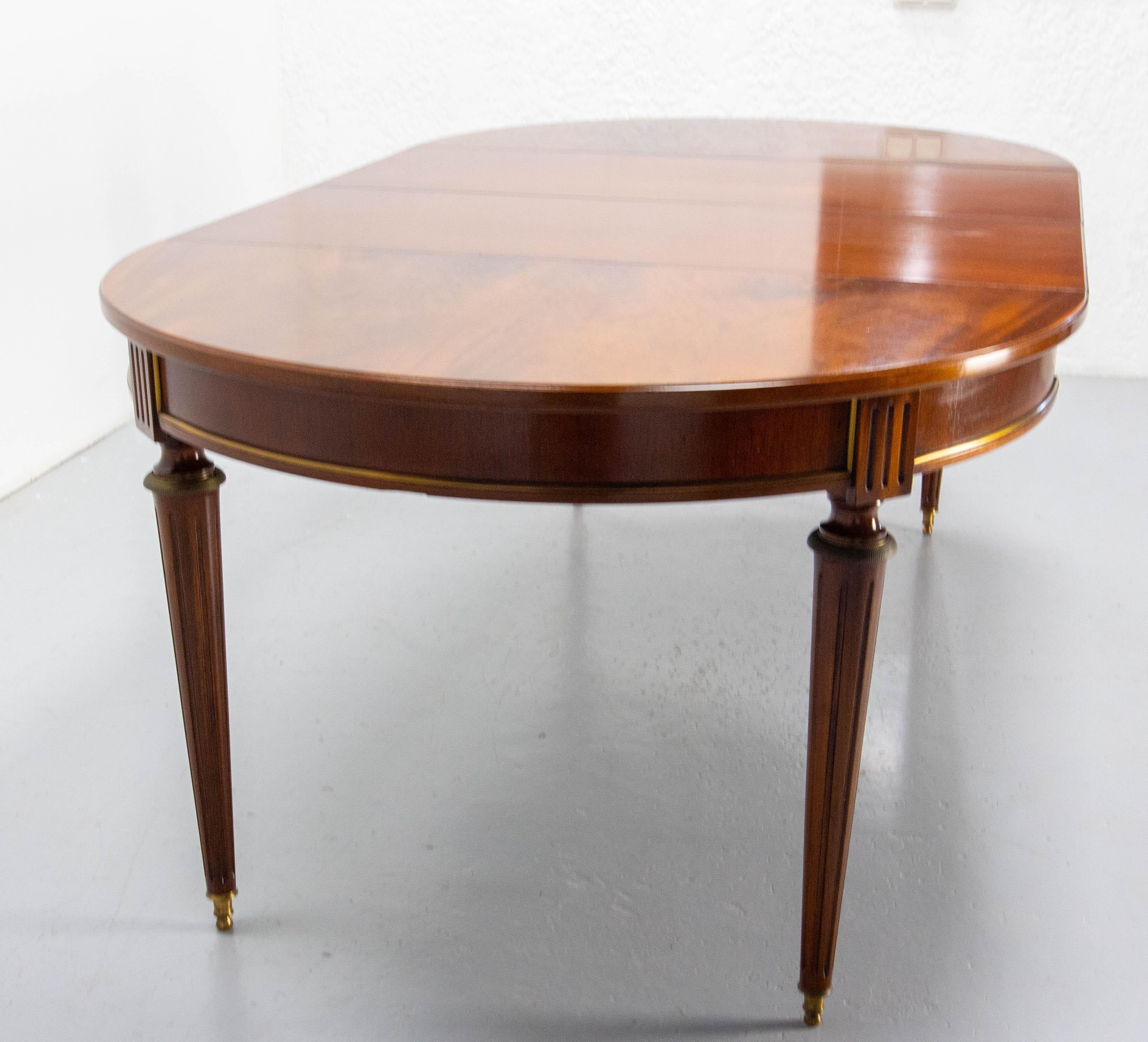 French Round Dining Extending Table Louis 16 Style, Iroko & Brass 1960 For Sale 7