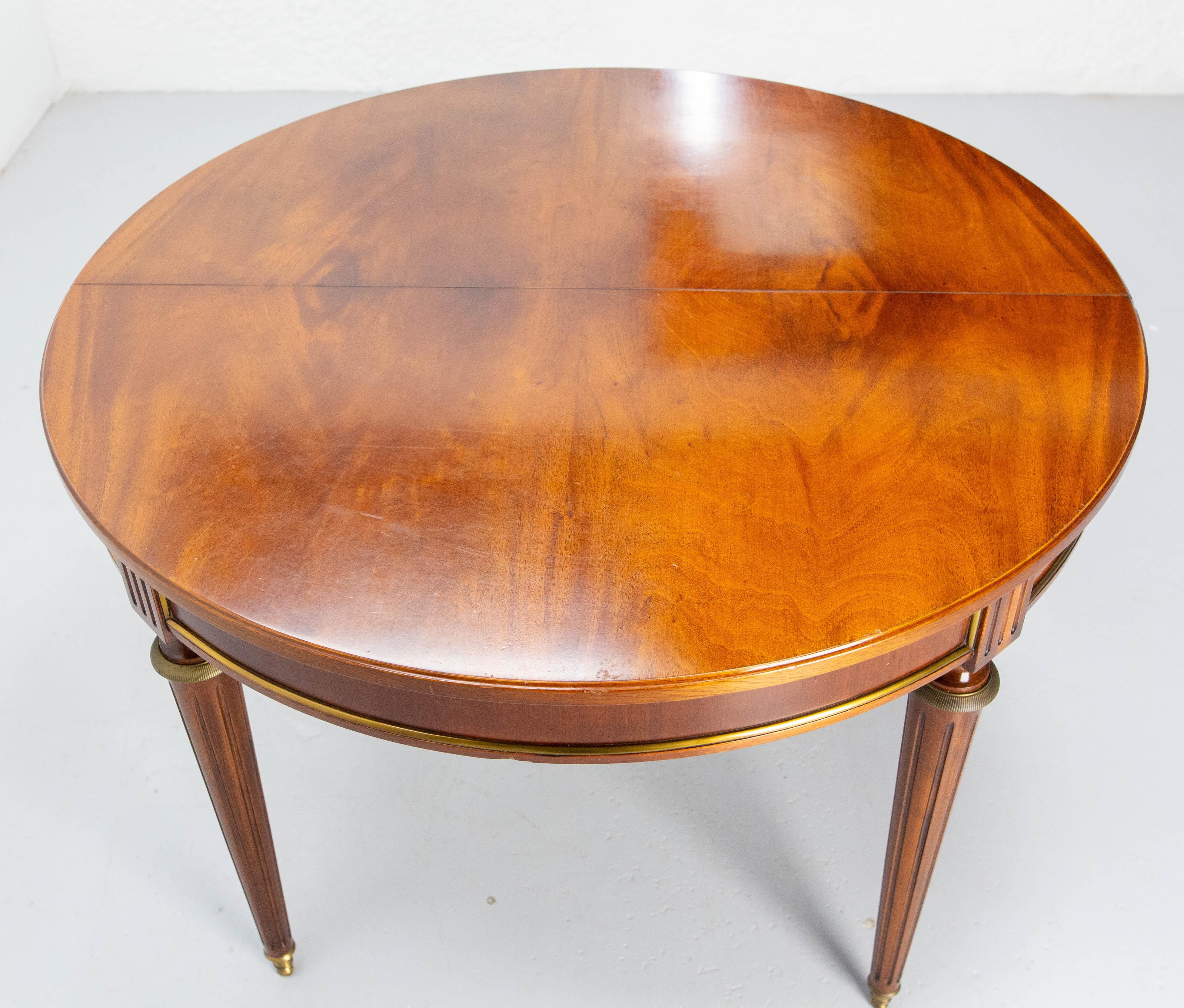 French Round Dining Extending Table Louis 16 Style, Iroko & Brass 1960 In Good Condition For Sale In Labrit, Landes