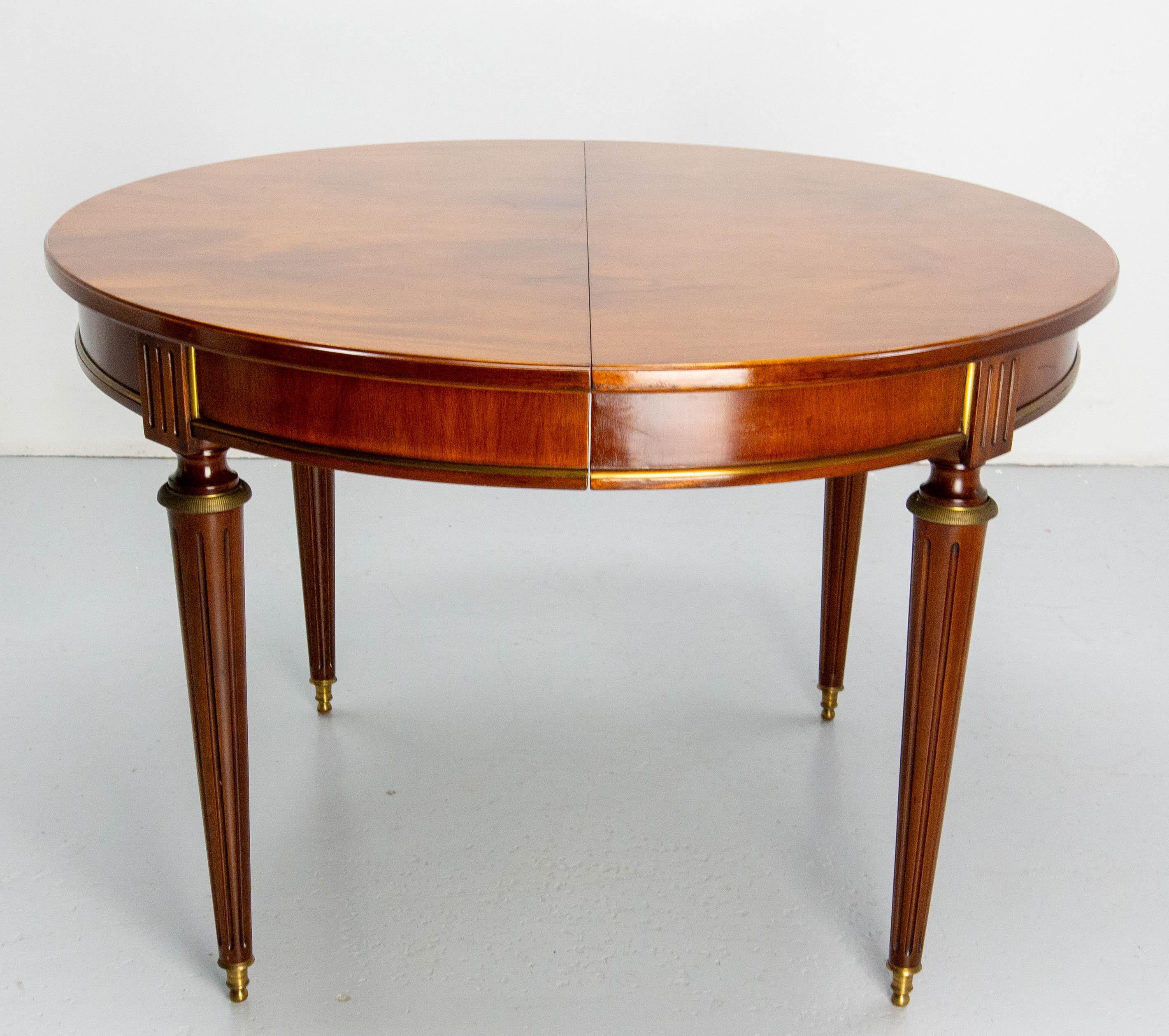 French Round Dining Extending Table Louis 16 Style, Iroko & Brass 1960 For Sale 1