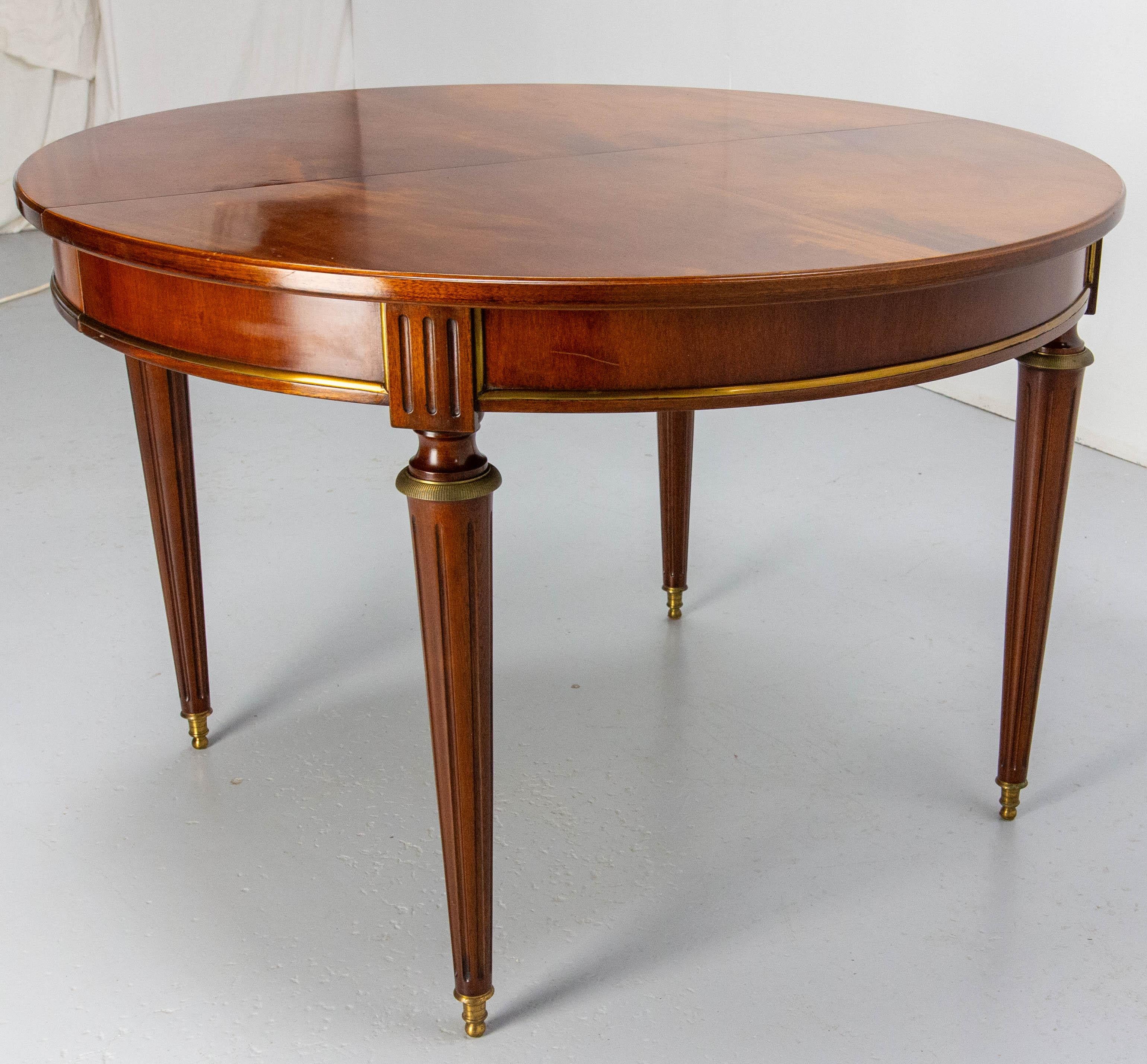 French Round Dining Extending Table Louis 16 Style, Iroko & Brass 1960 For Sale 2
