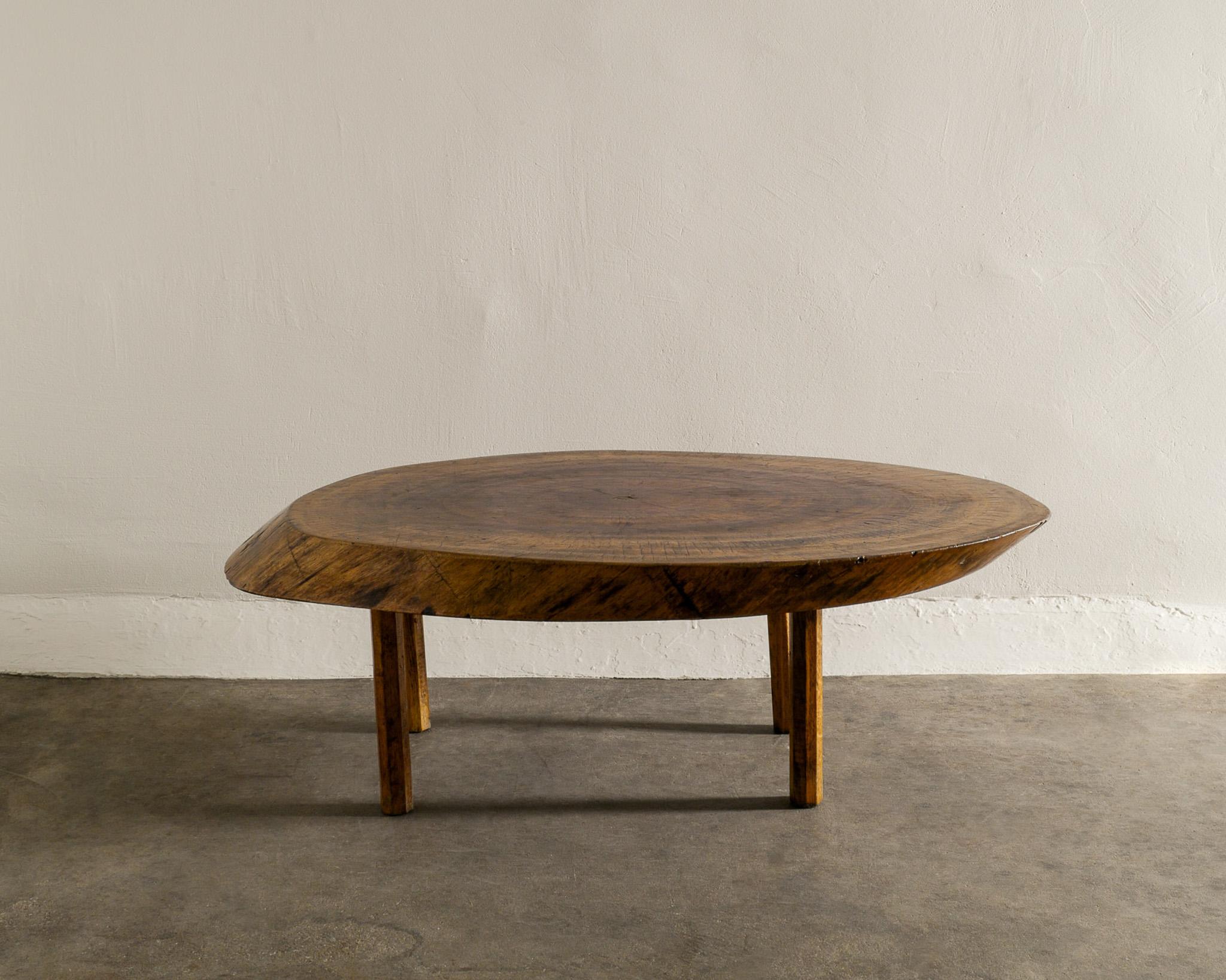 Rare and nice oval round French mid century coffee / low table in solid stained elm wood produced in France 1950s. Stable and in good original condition. 

Dimensions: H: 42 cm / 16.5