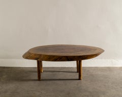 Table basse ronde en bois d'orme du milieu du siècle produite en France, années 1950