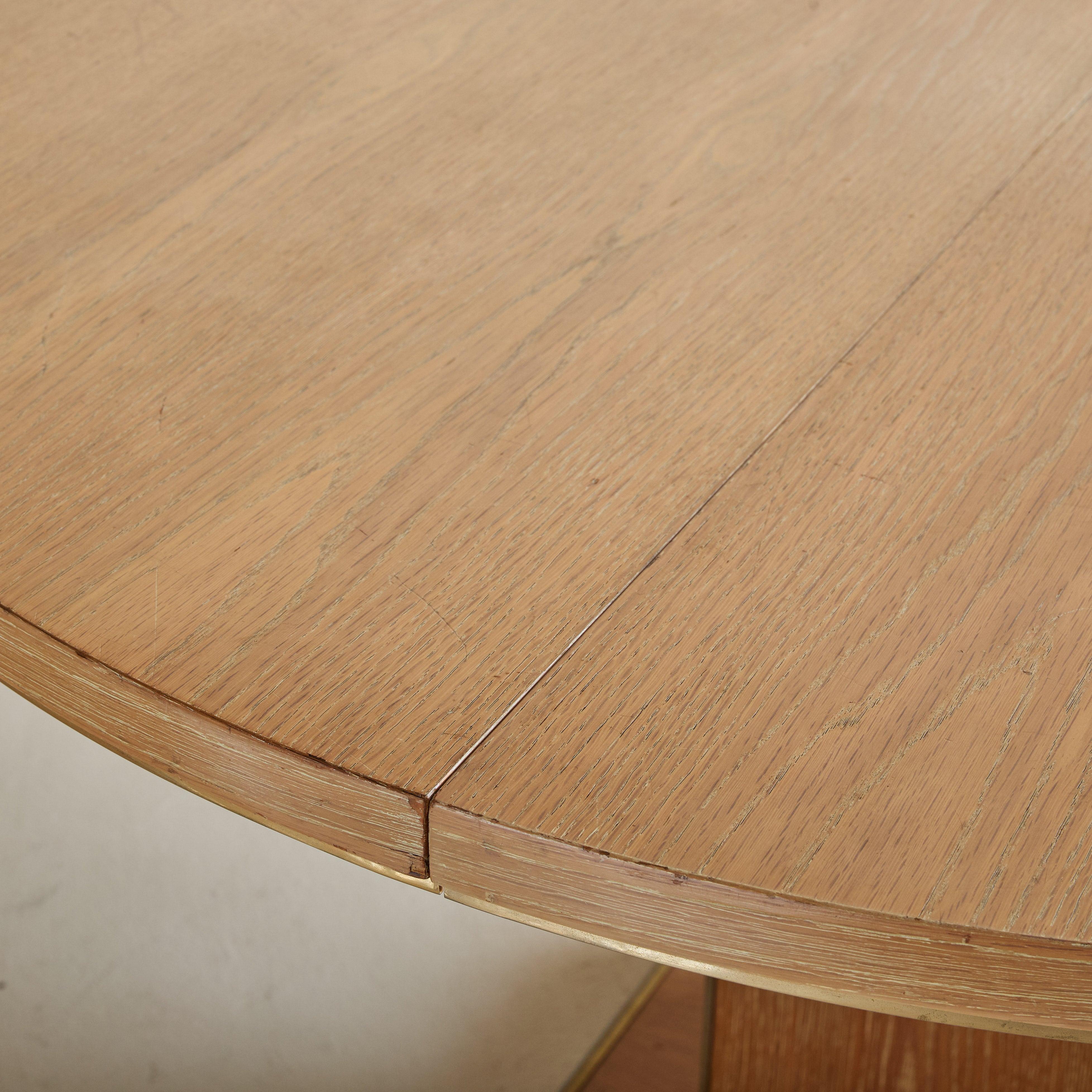 French Round Oak Center Table with Brass Accents, 1940s In Good Condition For Sale In Chicago, IL