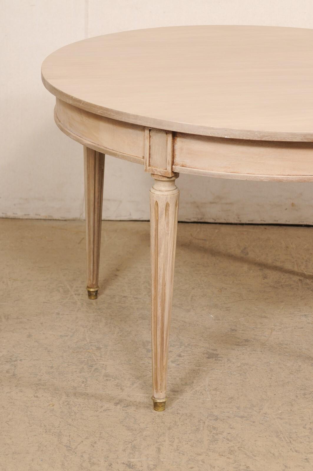 French Round Painted Wood Table w/Fluted Legs & Brass Feet, 3.5 Ft Diameter In Good Condition For Sale In Atlanta, GA