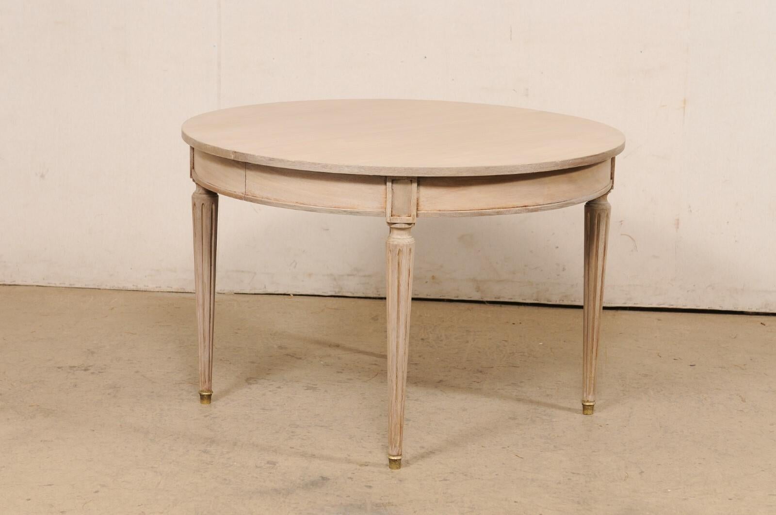 French Round Painted Wood Table w/Fluted Legs & Brass Feet, 3.5 Ft Diameter For Sale 4