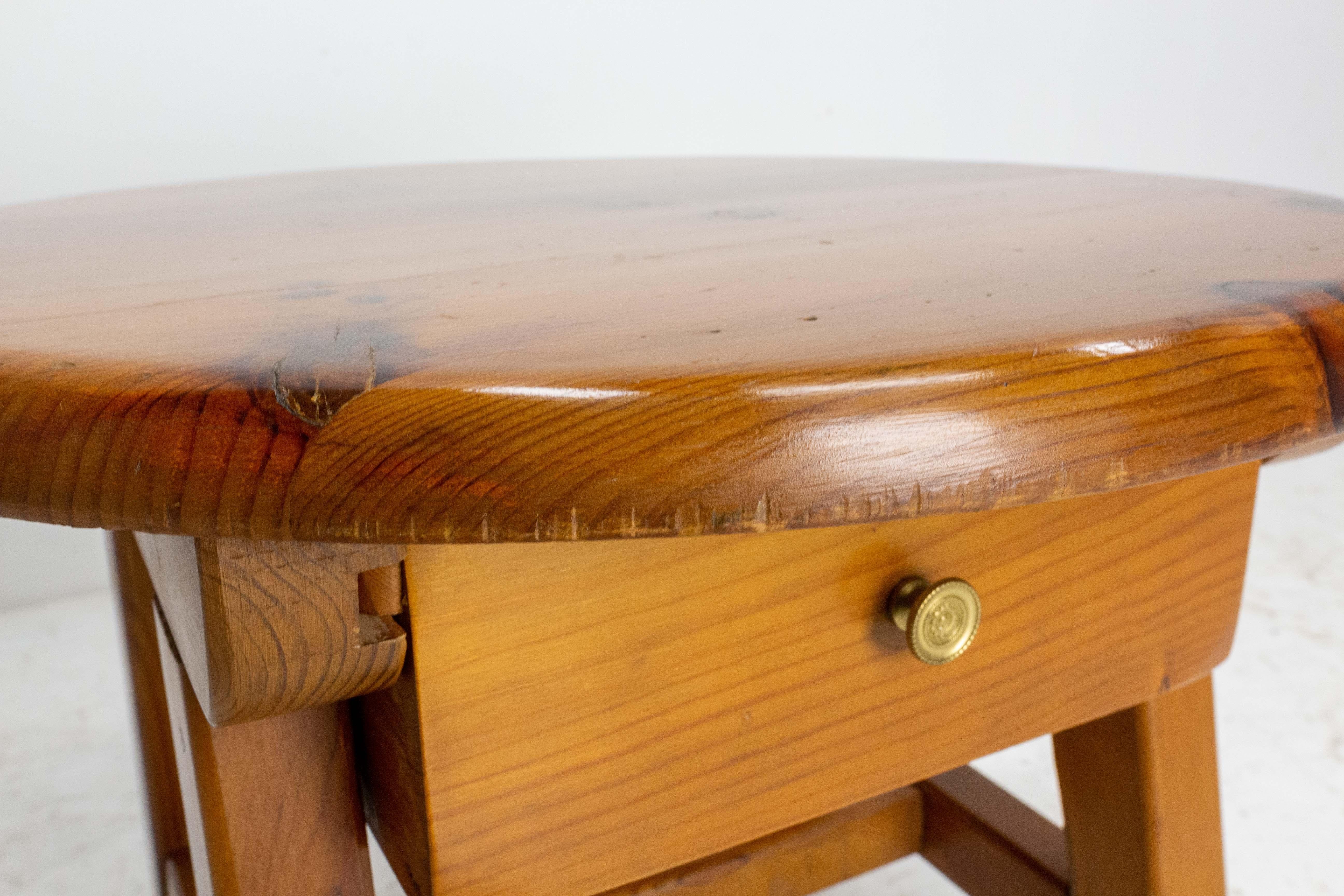 French Round Pine Coffee Table or Nightstand Table with Drawer, c. 1970 In Good Condition For Sale In Labrit, Landes