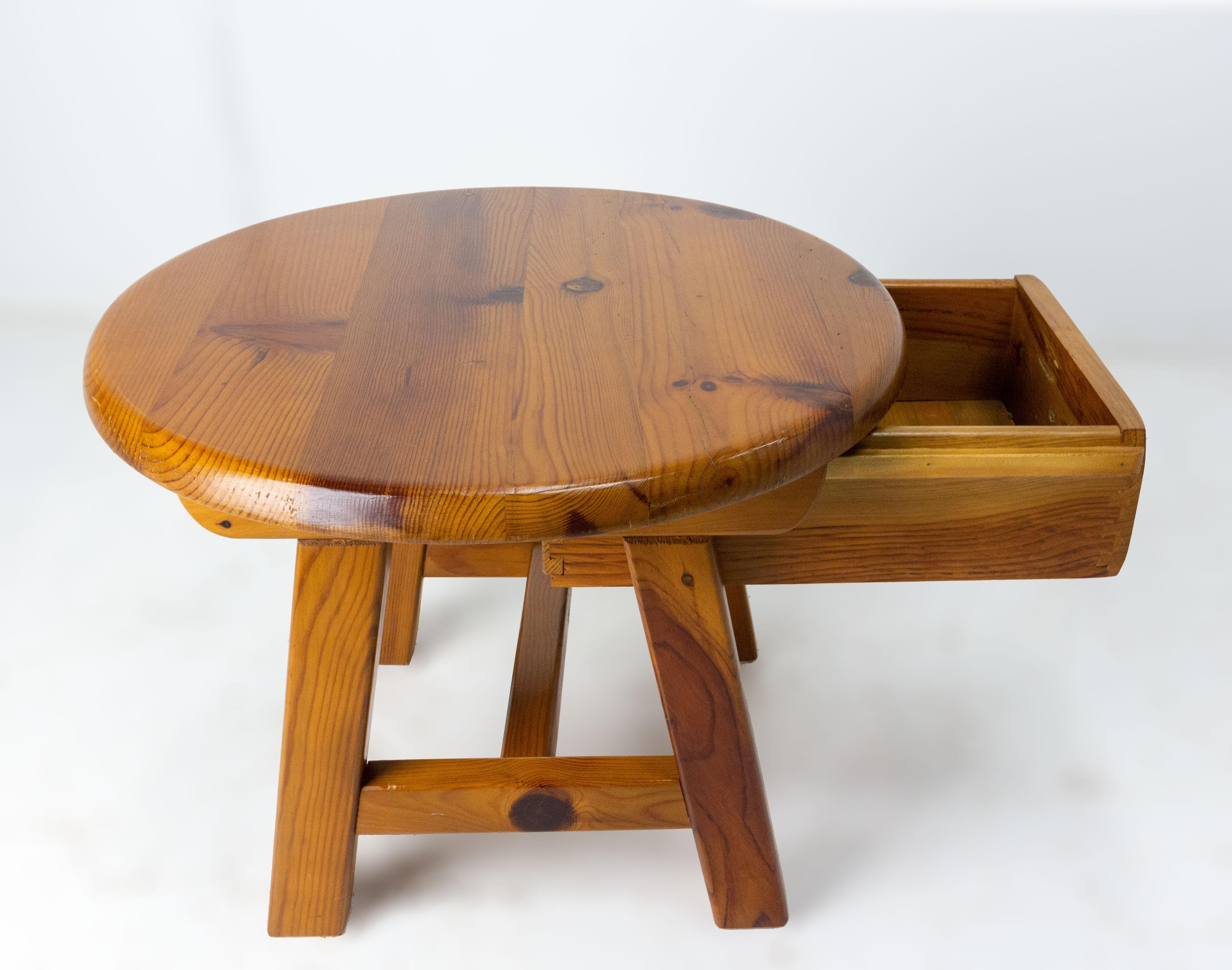 French Round Pine Coffee Table or Nightstand Table with Drawer, c. 1970 For Sale 3