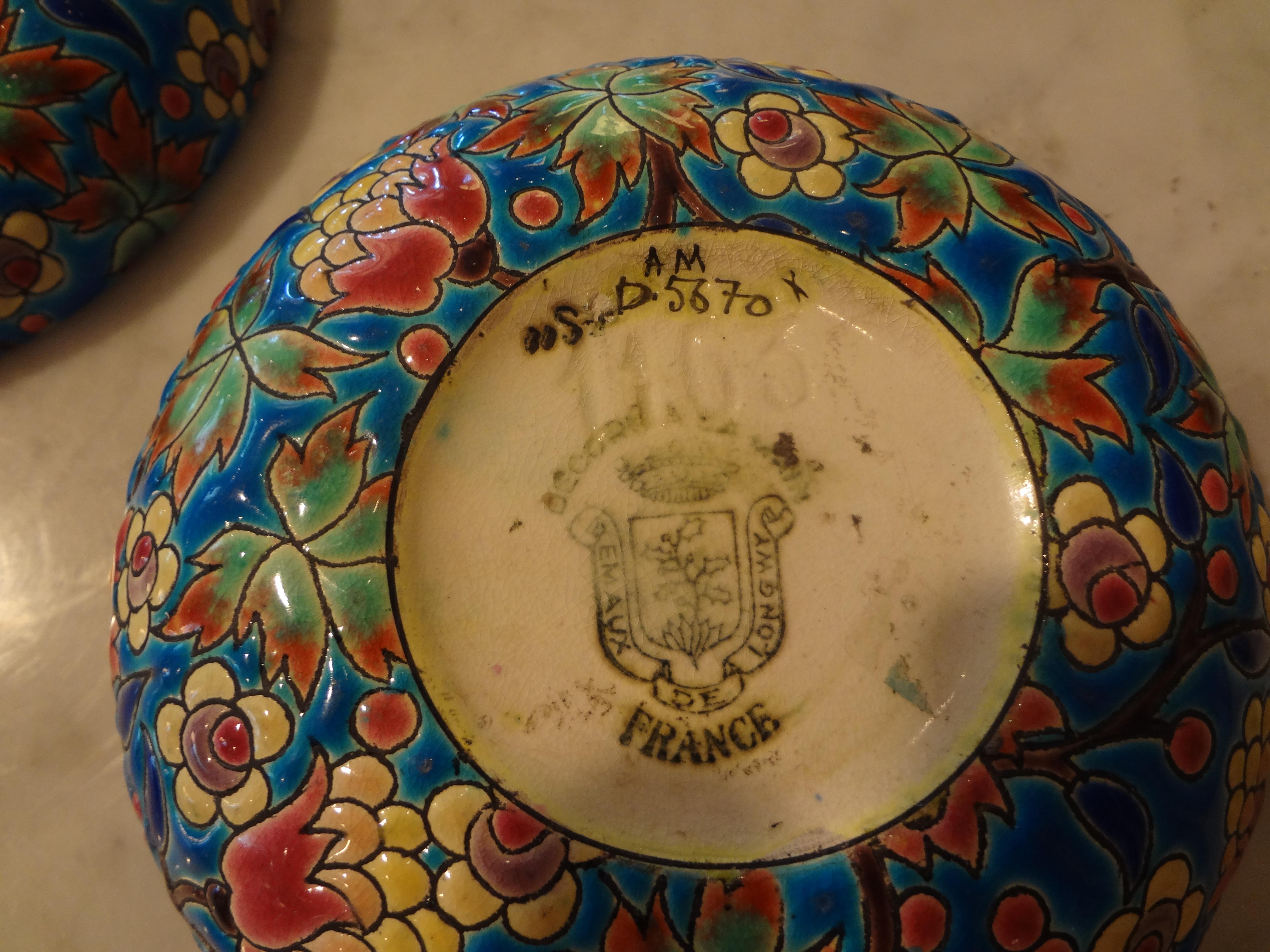 Boîte ronde en porcelaine française par Emaux de Longwy Bon état à Houston, TX