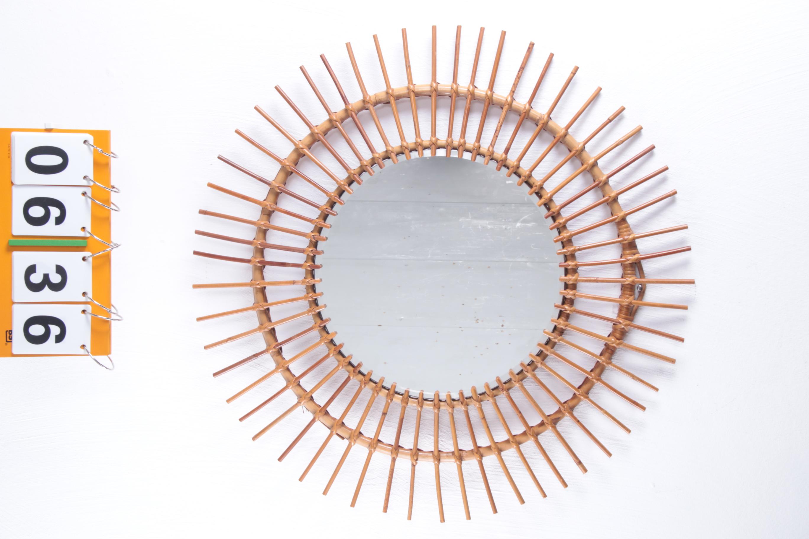 French Round Rattan Mirror Bohemian Style

Additional information: 
Dimensions: 70 W x 3 D x 70 H cm 
Period of Time: 1960
Country of origin: France
Condition: In very good condition