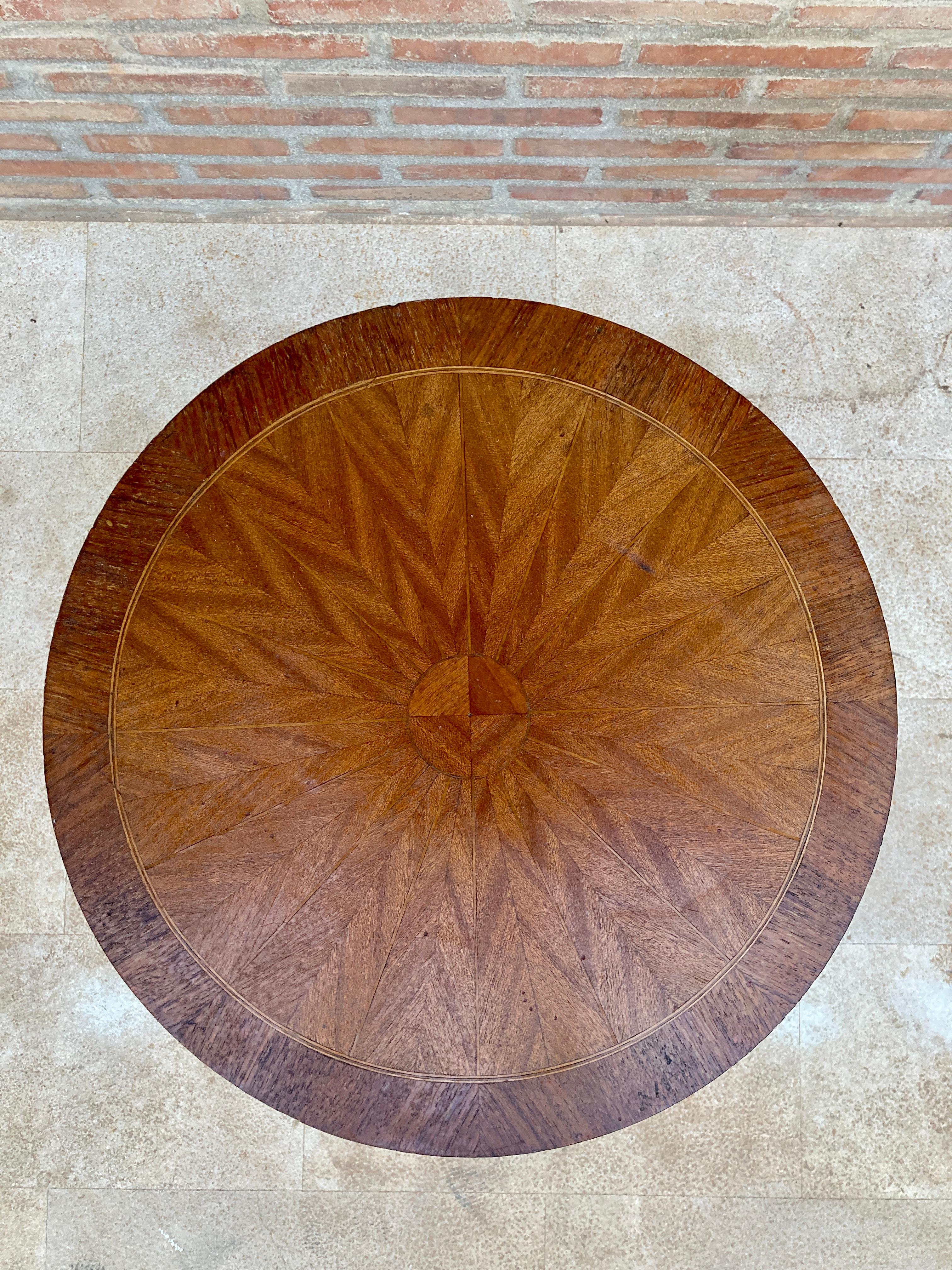 French Round Side Table in Walnut and Marquetry 1940s For Sale 5