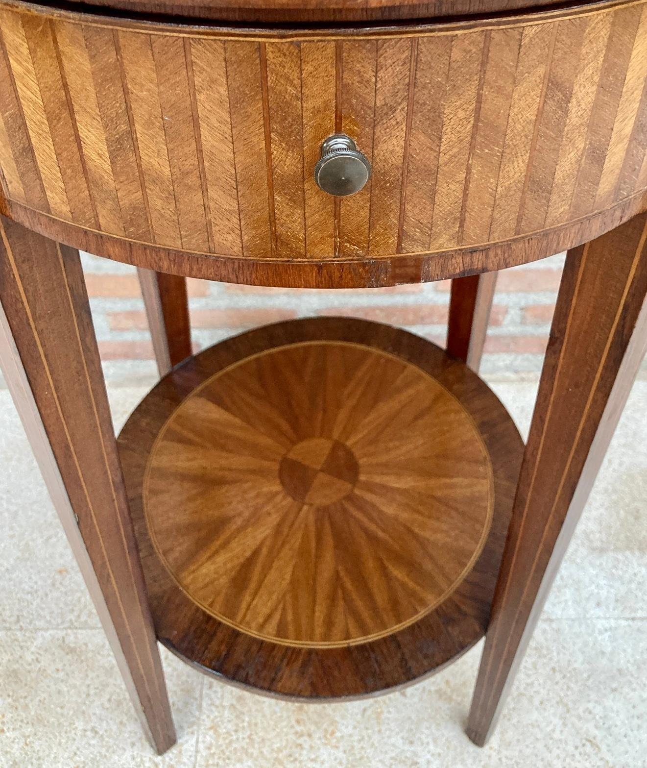 20th Century French Round Side Table in Walnut and Marquetry 1940s For Sale