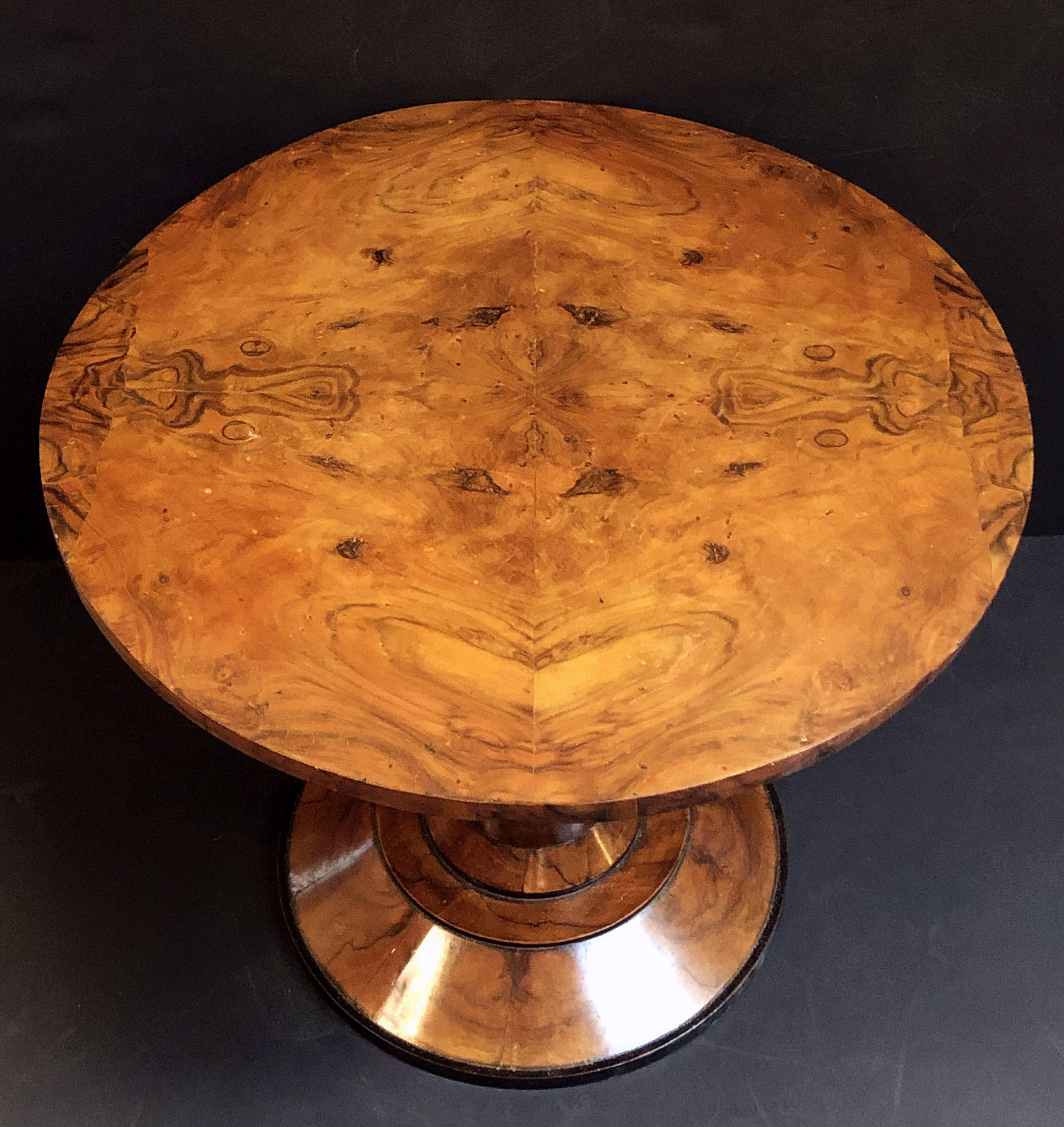Empire French Round Table or Guéridon of Burr Walnut
