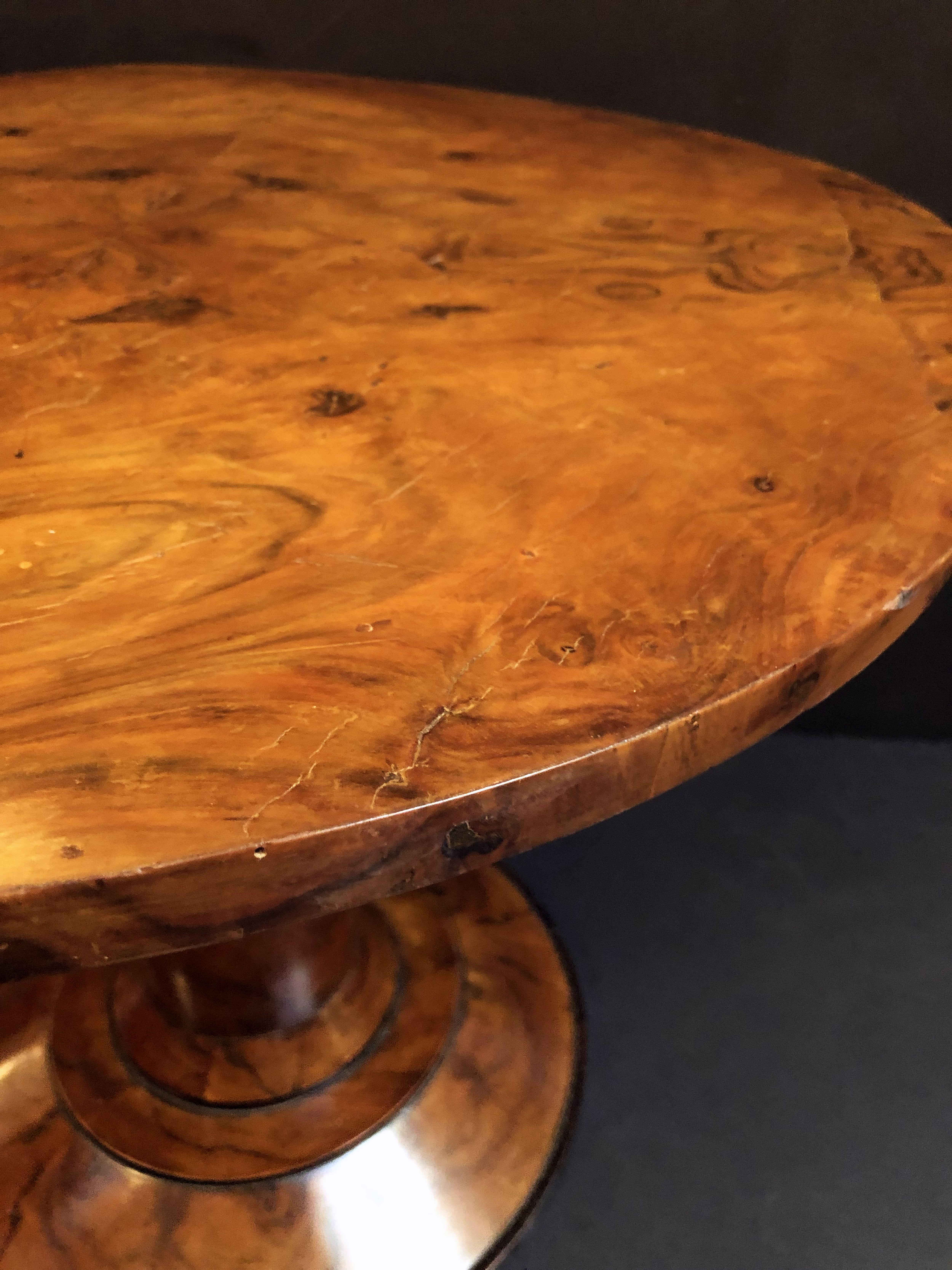 20th Century French Round Table or Guéridon of Burr Walnut