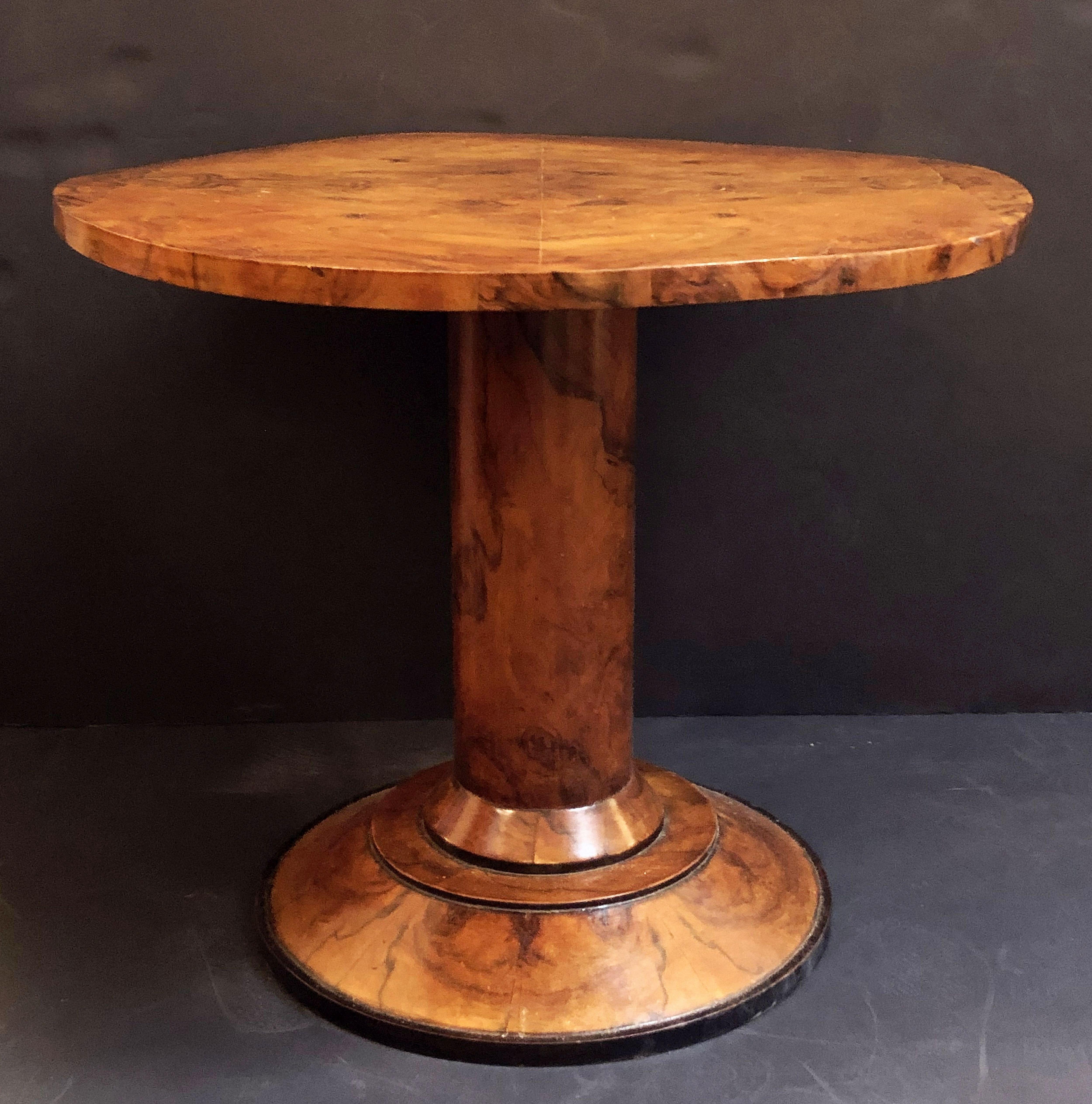 French Round Table or Guéridon of Burr Walnut 1