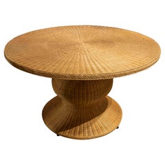 Mesa redonda francesa con base de mimbre