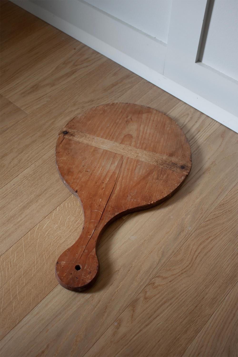 Hand-Carved French Round Wood Cutting Seving Board For Sale