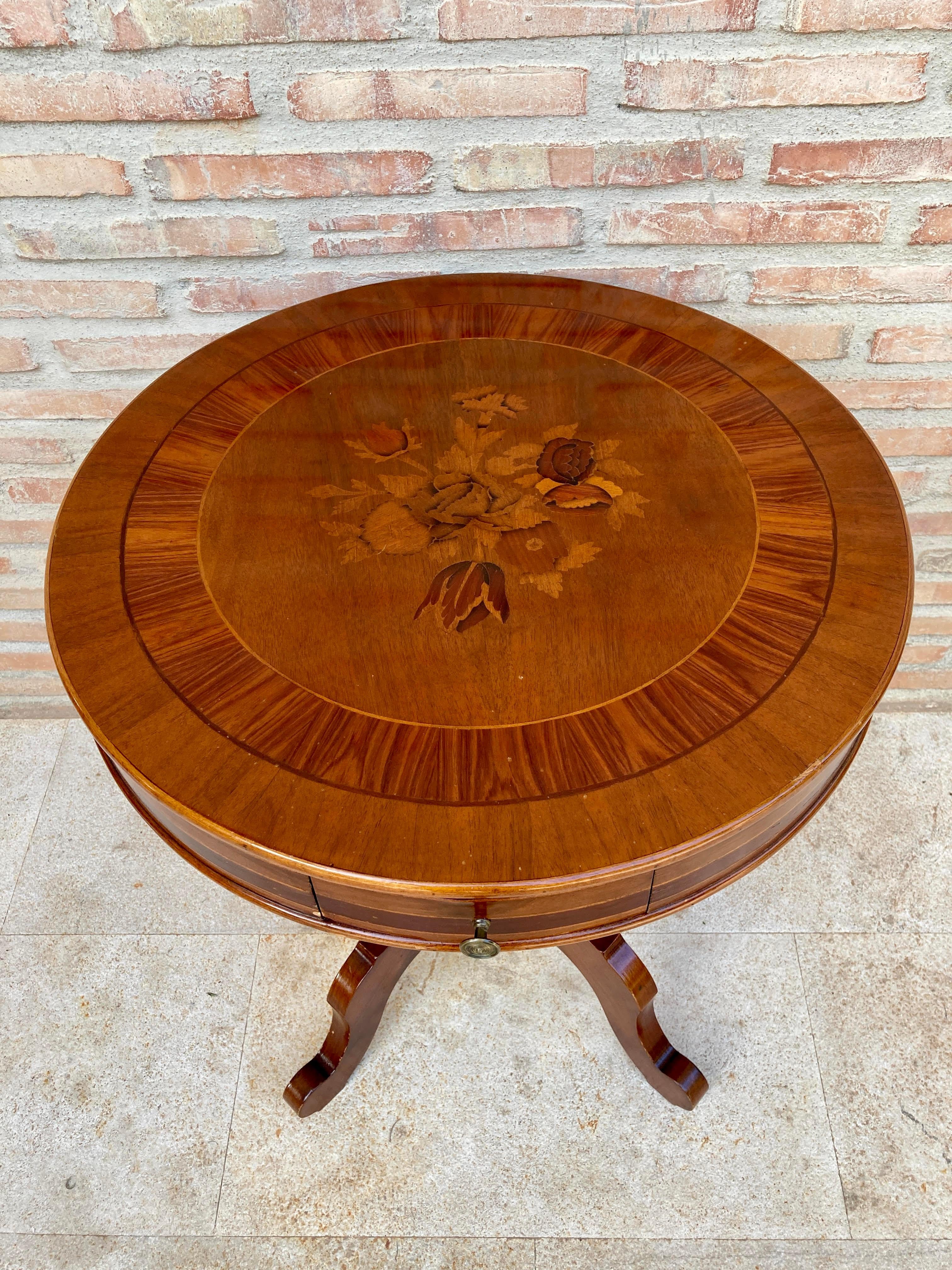 French Round Wooden Coffee or Side Table with Marquetry Center In Good Condition In Miami, FL