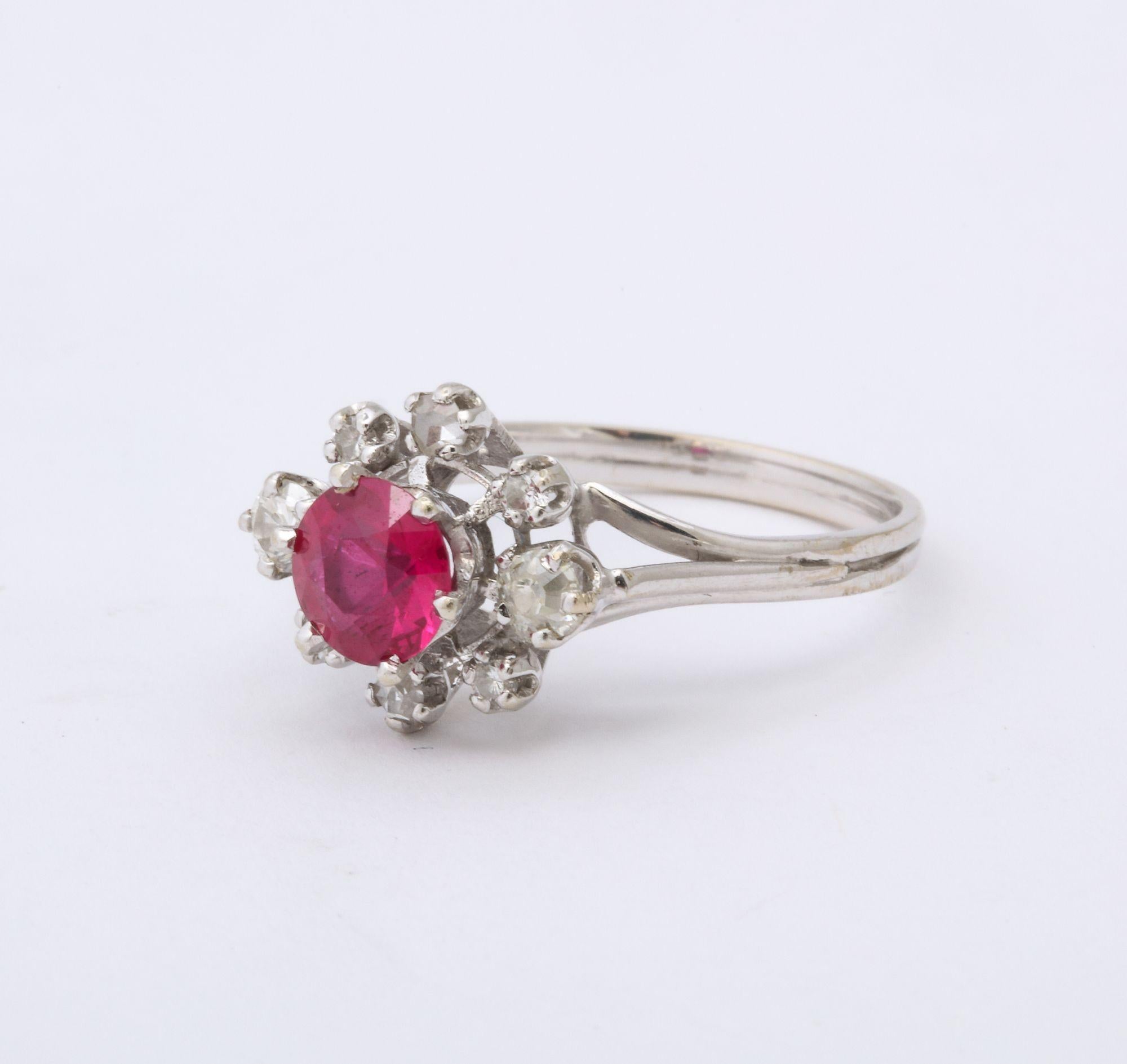 French Ruby and Diamond 18 k Gold Ring For Sale 1