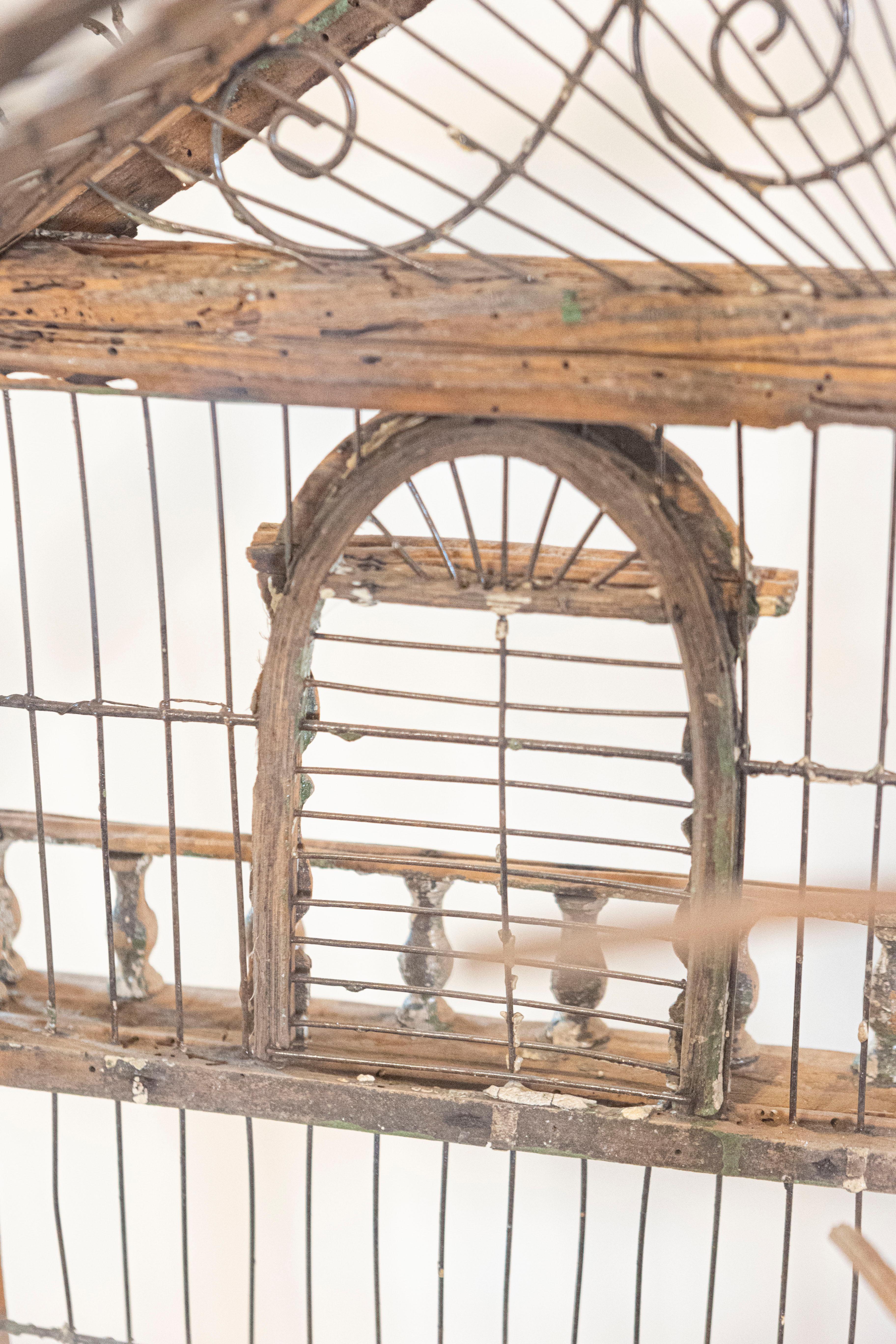 French Rustic 1860s Napoléon III Wooden Birdcage with Scrolling Metal Motifs 1