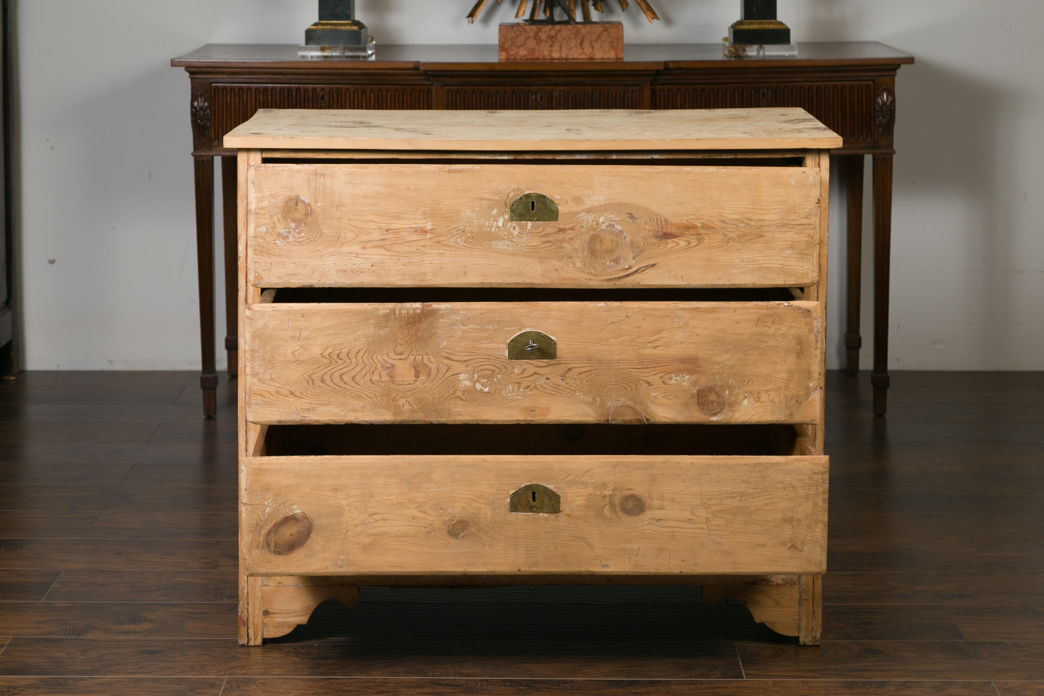 French Rustic 1880s Bleached Pine Three-Drawer Commode with Carved Spandrels For Sale 8