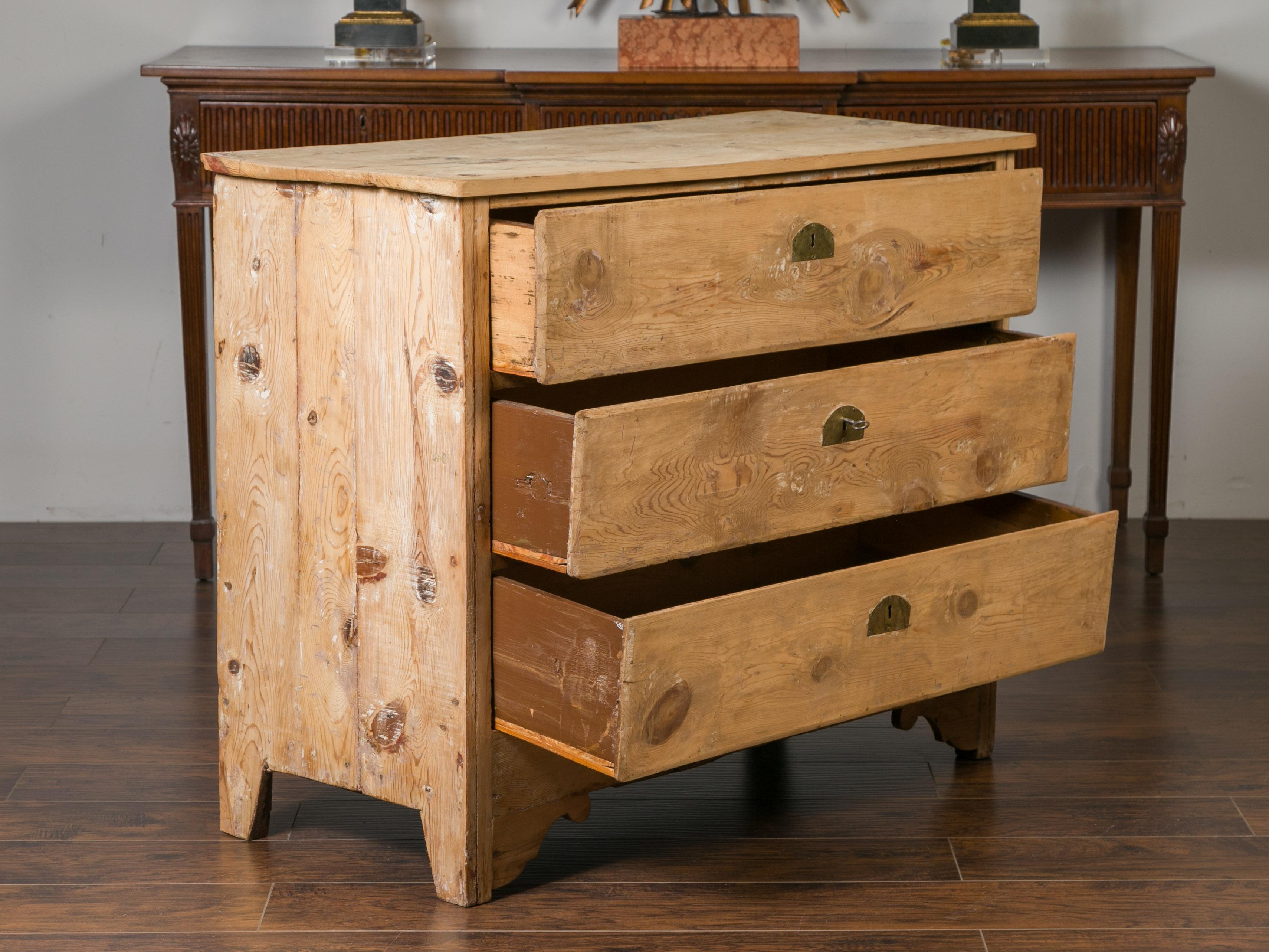 French Rustic 1880s Bleached Pine Three-Drawer Commode with Carved Spandrels For Sale 9