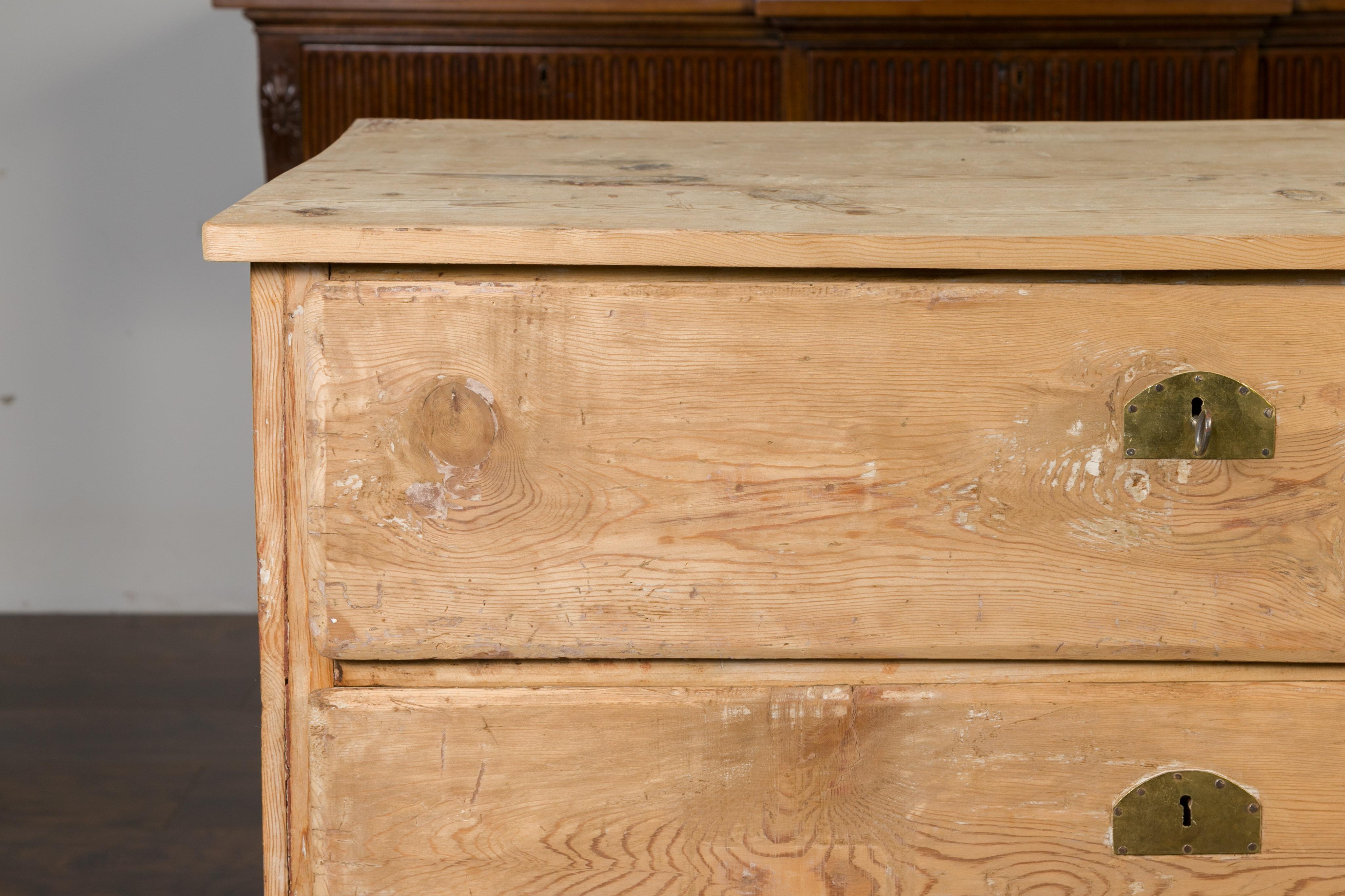 French Rustic 1880s Bleached Pine Three-Drawer Commode with Carved Spandrels For Sale 1