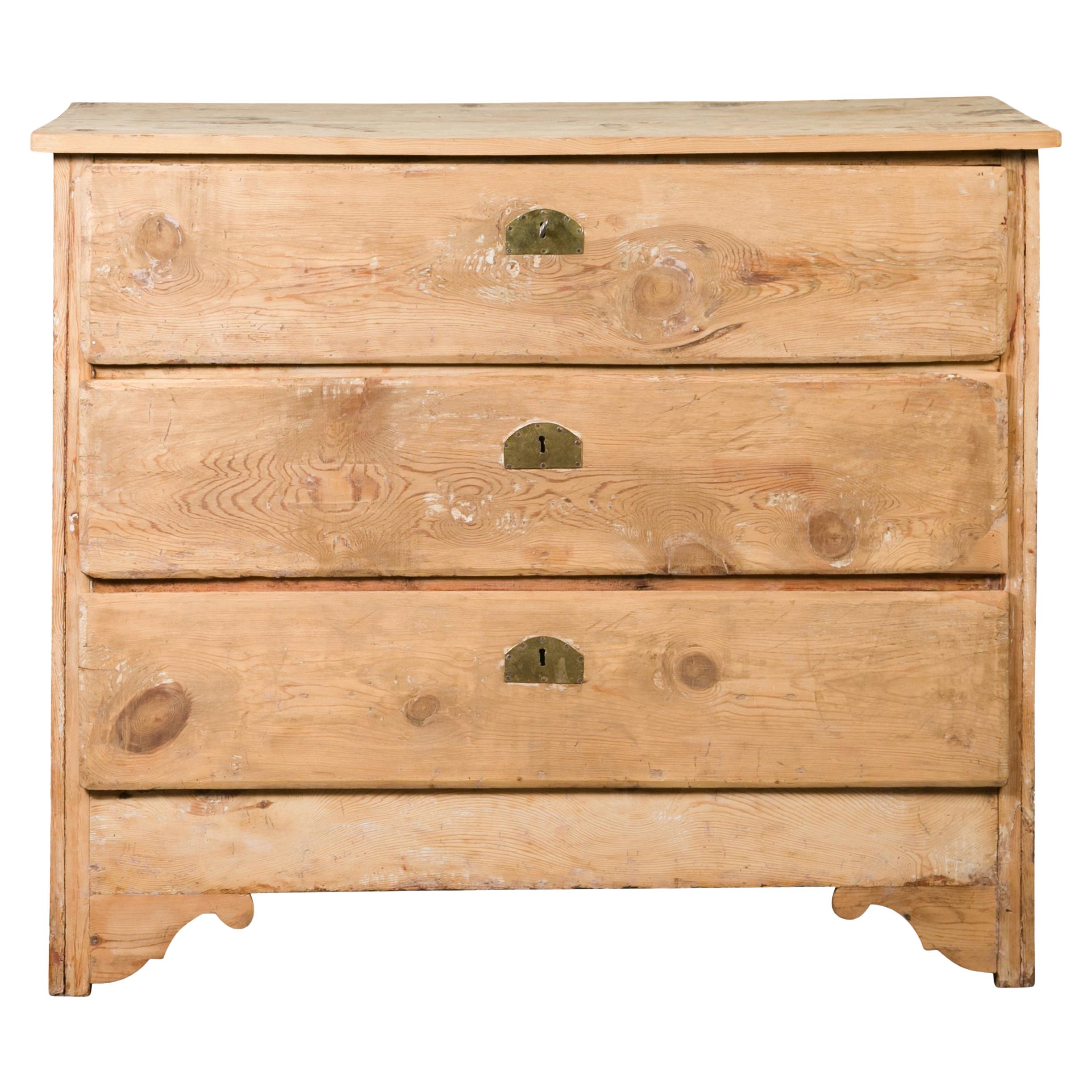French Rustic 1880s Bleached Pine Three-Drawer Commode with Carved Spandrels For Sale