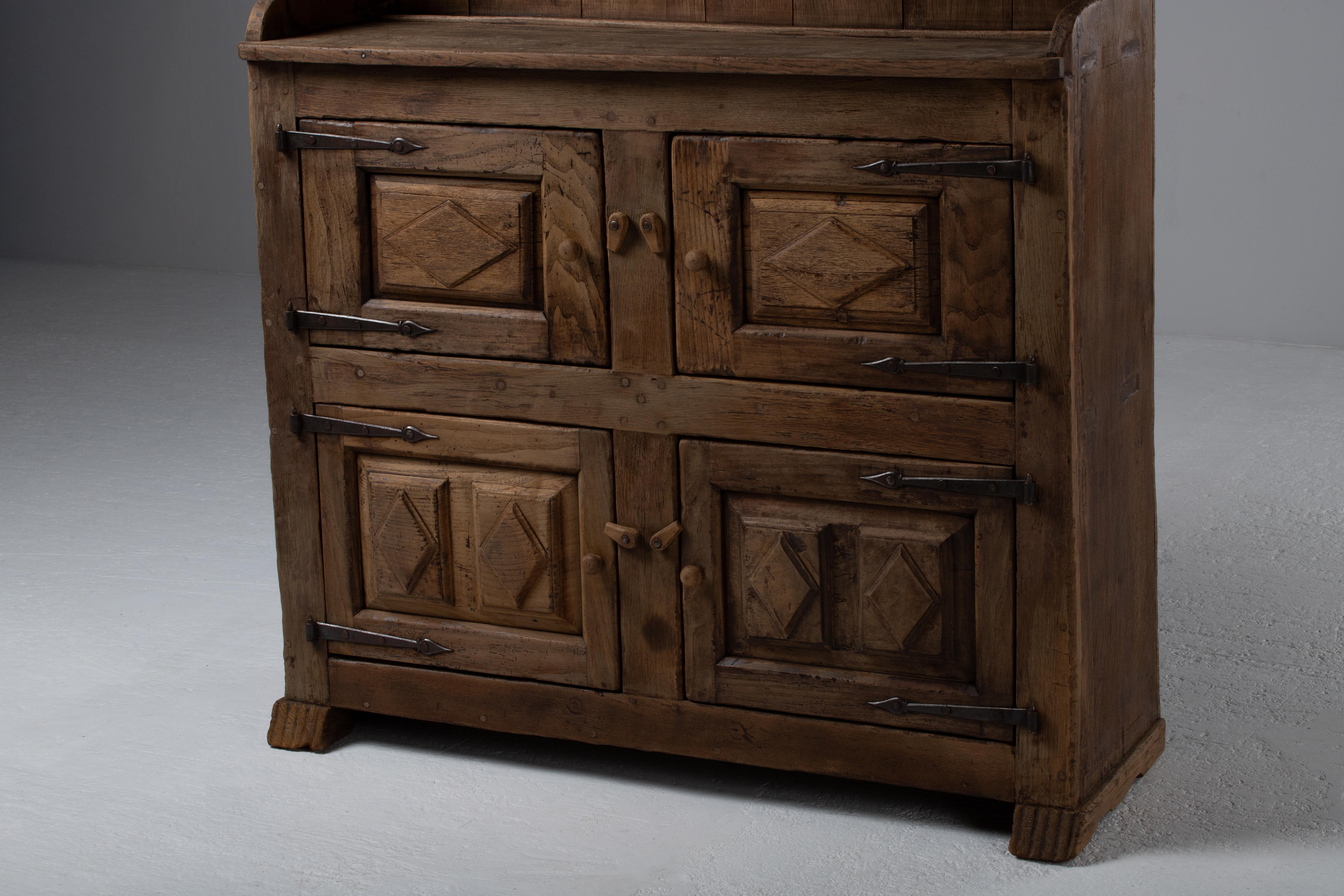 Credenza rustica francese, 18° secolo in vendita 7
