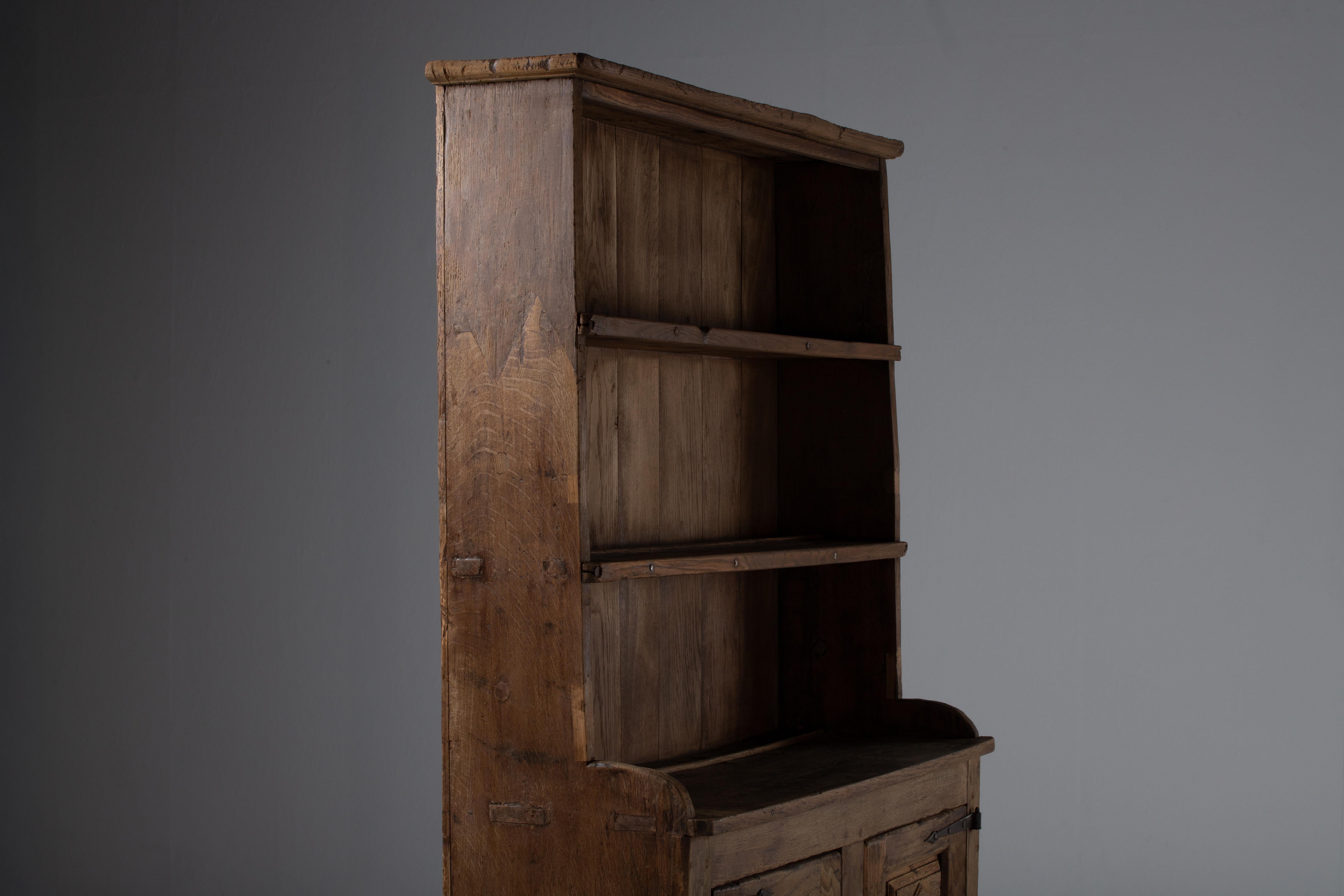 Credenza rustica francese, 18° secolo In condizioni buone in vendita a Kaštel Sućurac, Splitsko-dalmatinska županija