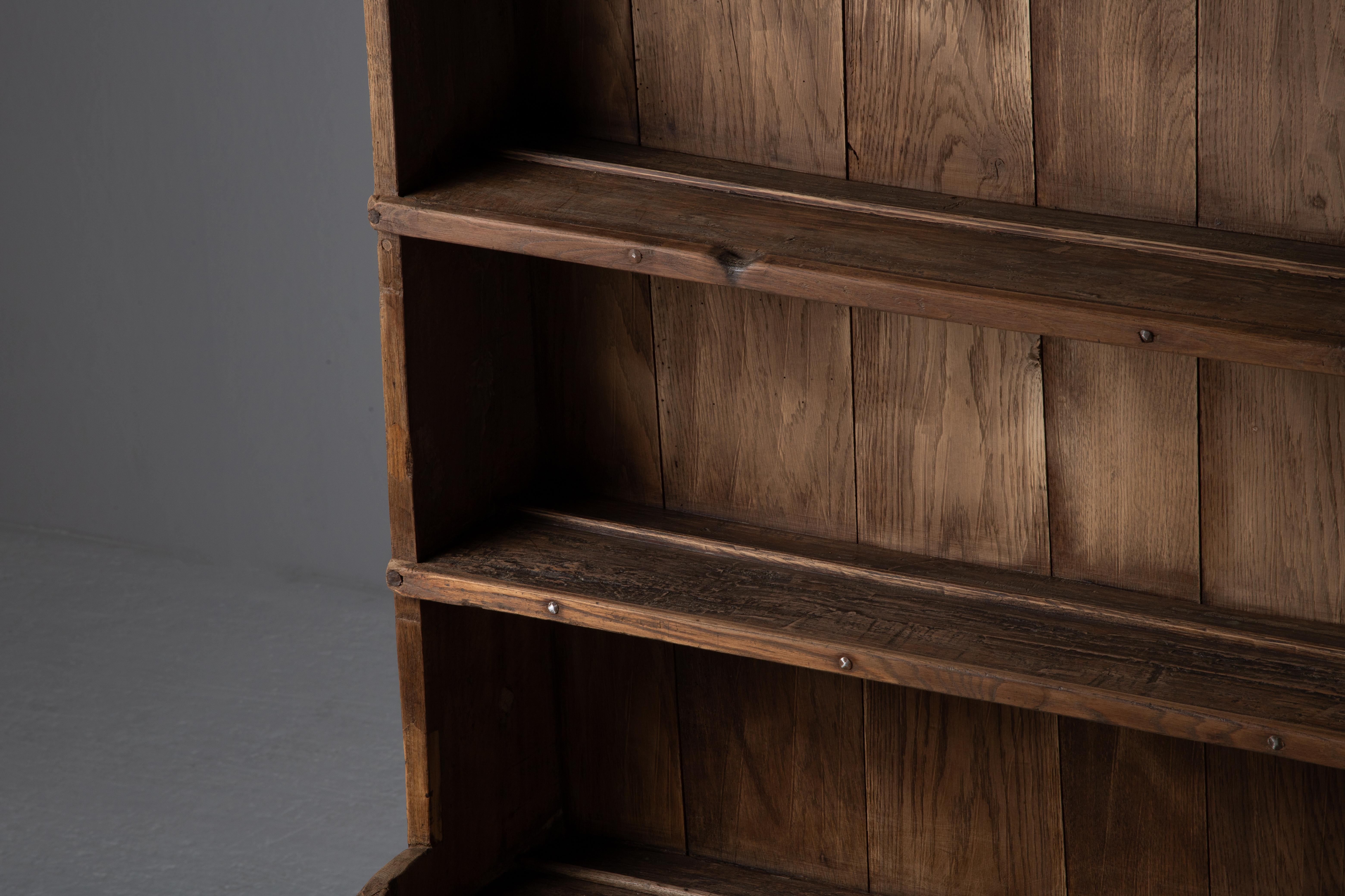Fino al XVIII secolo Credenza rustica francese, 18° secolo in vendita