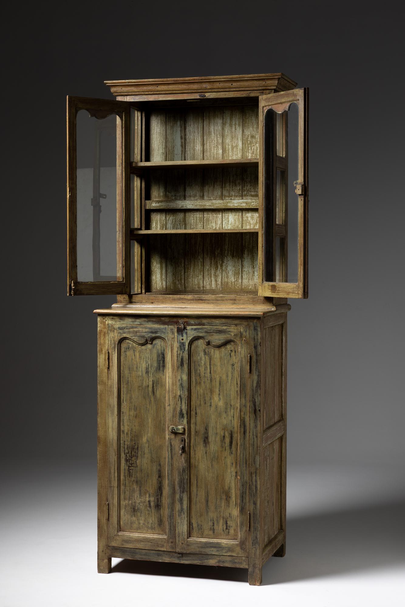 Rustikaler französischer Schrank aus lackiertem Holz, 20. (Französisch)