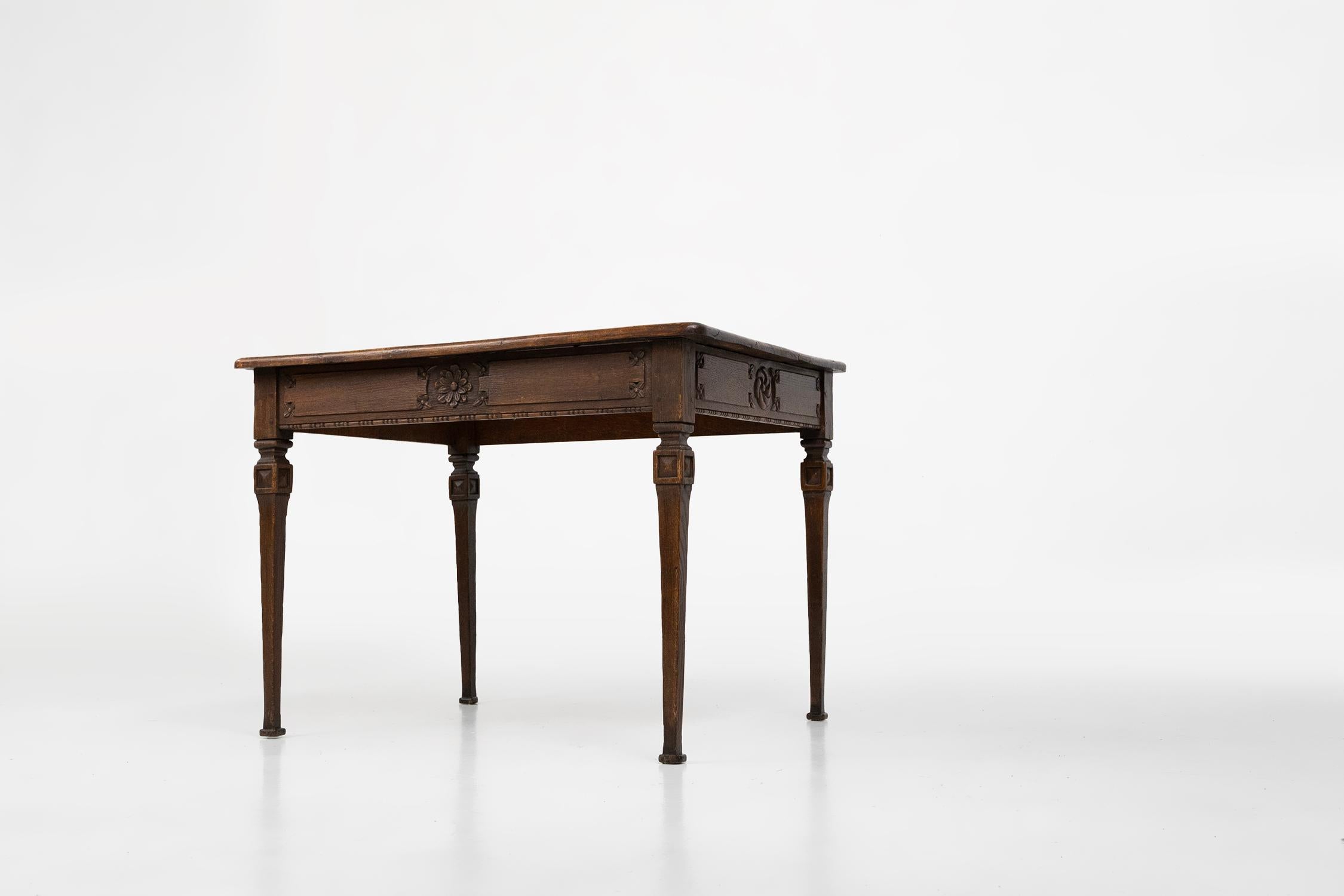 Table d'appoint rustique française du milieu du siècle en bois, vers 1850 Bon état - En vente à Meulebeke, BE