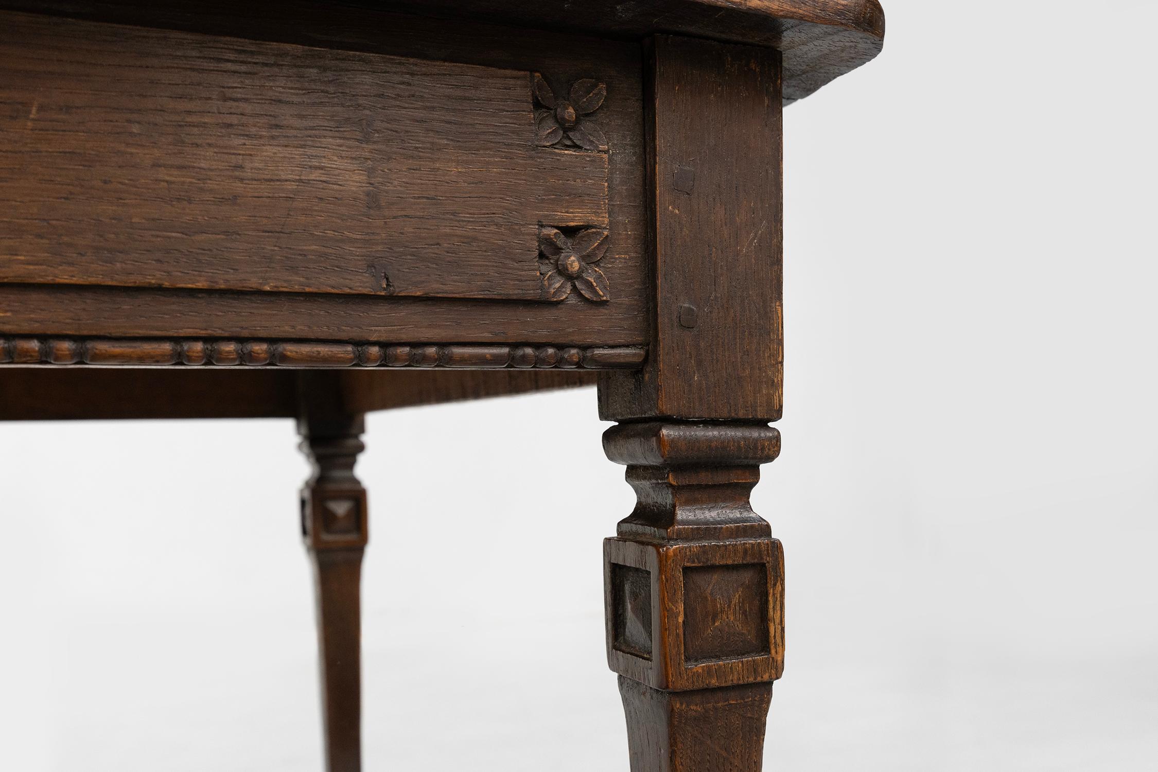 Milieu du XIXe siècle Table d'appoint rustique française du milieu du siècle en bois, vers 1850 en vente