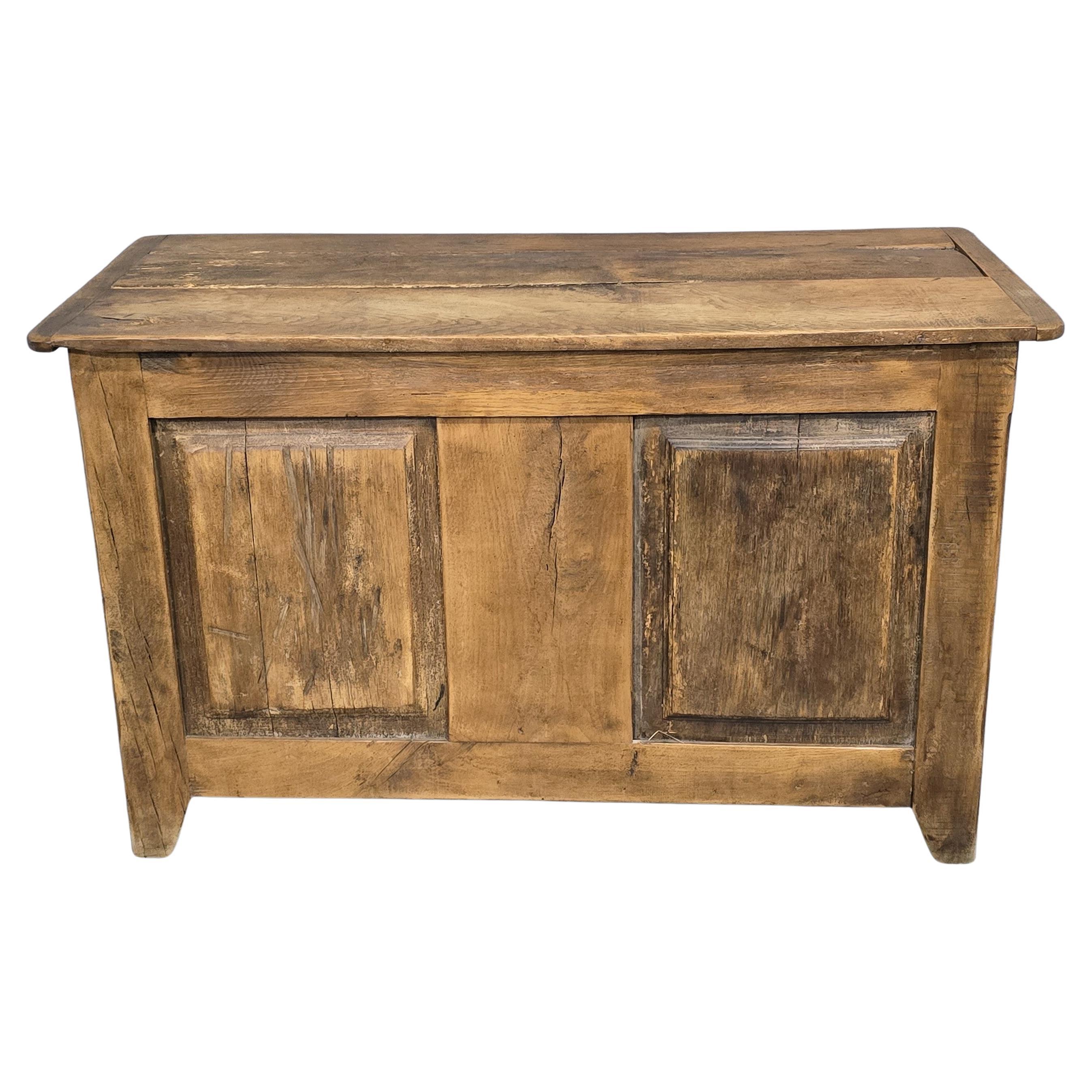 French Rustic Oak Coffer en vente