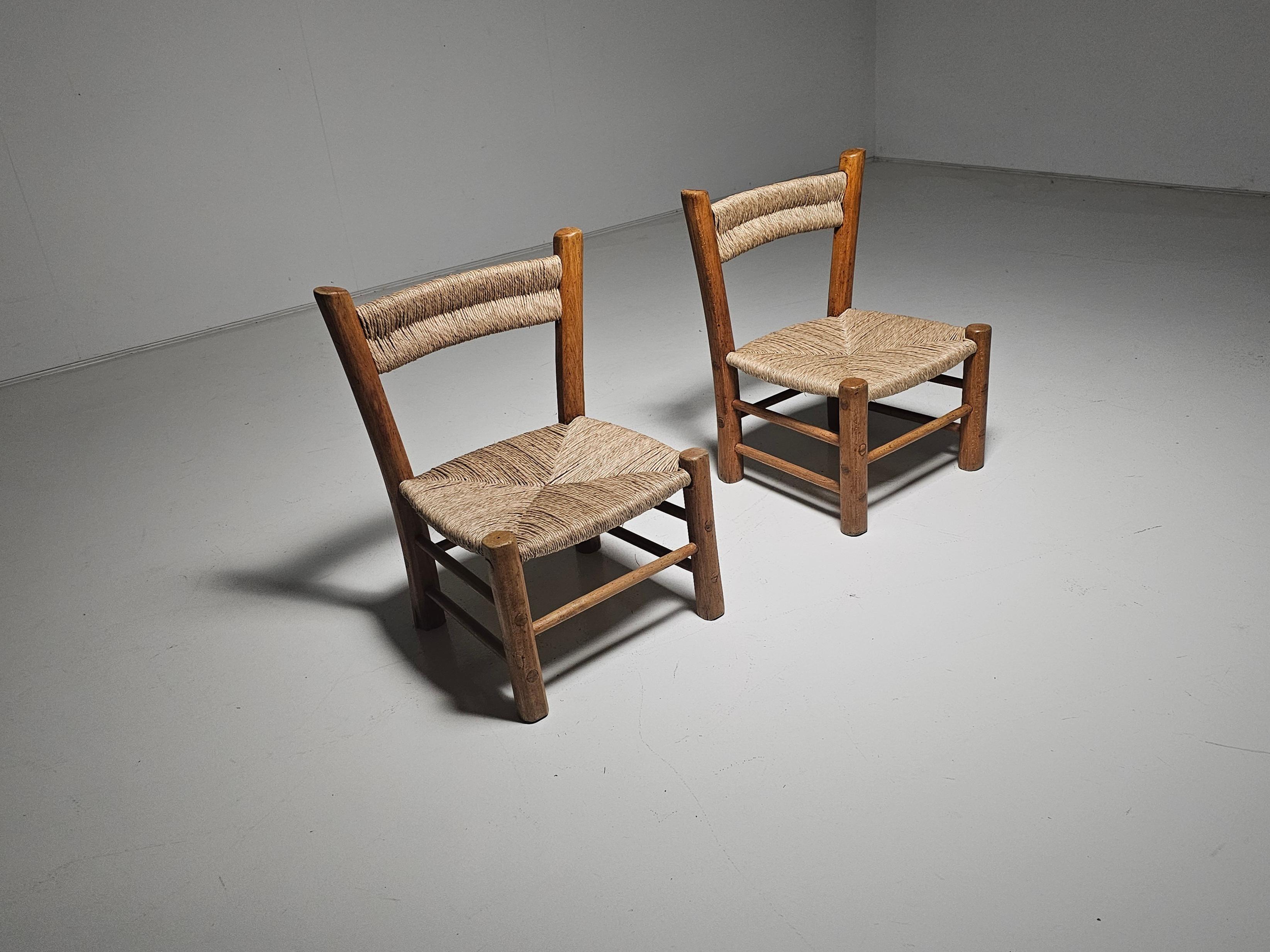 Set of 2 chairs, elmwood, straw, France, 1960s.

These beautifully constructed farmer chairs have a rustic character with great quality of elegance. The seat and back are covered with straw that adds a warm touch to the chairs. The backrests point